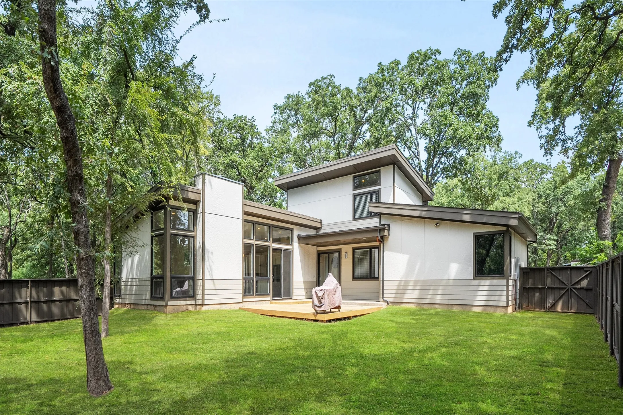 Single Family Residence For Sale in Henderson County , 143 Arbolado Blvd, Gun Barrel City, Texas 75156, 3 Bedrooms, 3 Bathrooms, 2 Garage spaces, 1,864 Sqft, built in 2022, Price $399,000, mls#21332319, Real Estate Agent in Gun Barrel City, Homes For Sale in Henderson county, Homes For Sale in Gun Barrel City, Realtor in Gun Barrel City Texas, Real Estate Brokerage Independent Realty Texas, Luminita Cordes Realtor