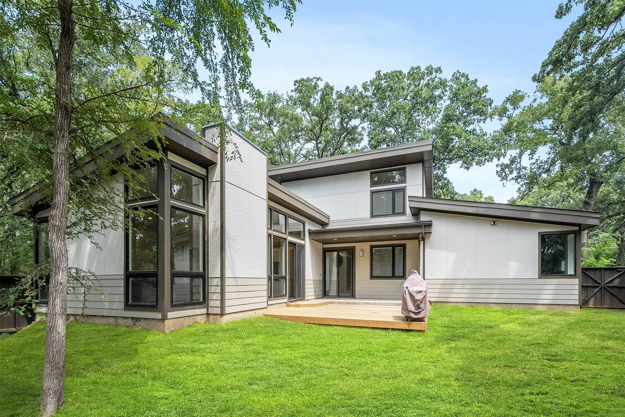 Single Family Residence For Sale in Henderson County , 143 Arbolado Blvd, Gun Barrel City, Texas 75156, 3 Bedrooms, 3 Bathrooms, 2 Garage spaces, 1,864 Sqft, built in 2022, Price $399,000, mls#21332319, Real Estate Agent in Gun Barrel City, Homes For Sale in Henderson county, Homes For Sale in Gun Barrel City, Realtor in Gun Barrel City Texas, Real Estate Brokerage Independent Realty Texas, Luminita Cordes Realtor