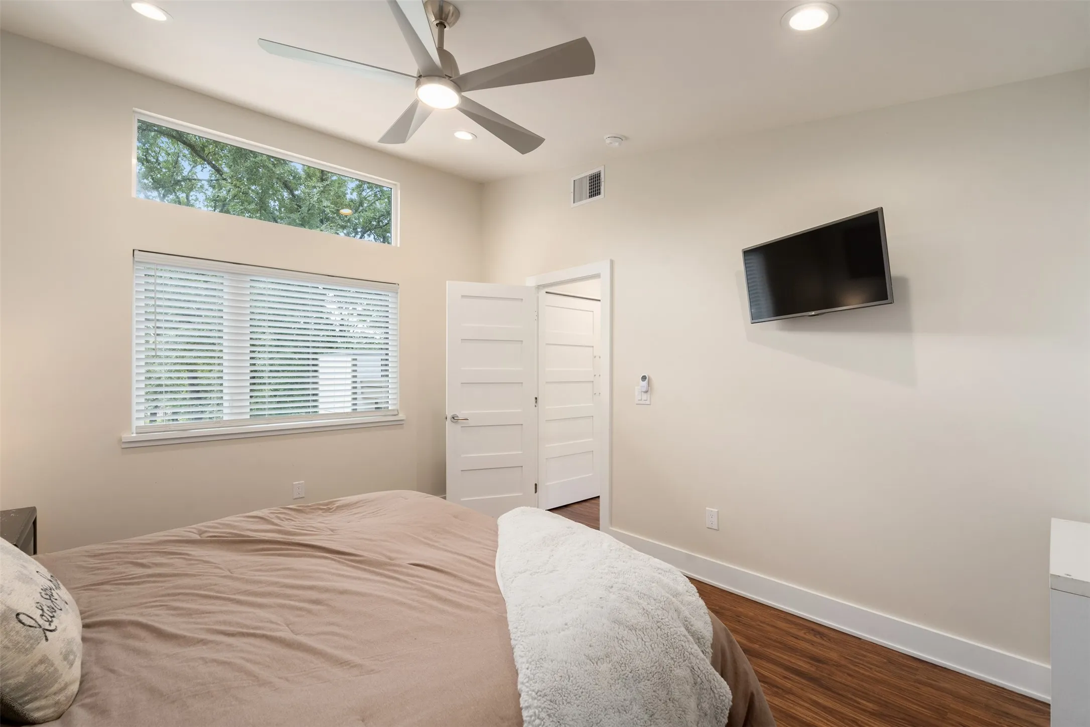 Single Family Residence For Sale in Henderson County , 143 Arbolado Blvd, Gun Barrel City, Texas 75156, 3 Bedrooms, 3 Bathrooms, 2 Garage spaces, 1,864 Sqft, built in 2022, Price $399,000, mls#21332319, Real Estate Agent in Gun Barrel City, Homes For Sale in Henderson county, Homes For Sale in Gun Barrel City, Realtor in Gun Barrel City Texas, Real Estate Brokerage Independent Realty Texas, Luminita Cordes Realtor