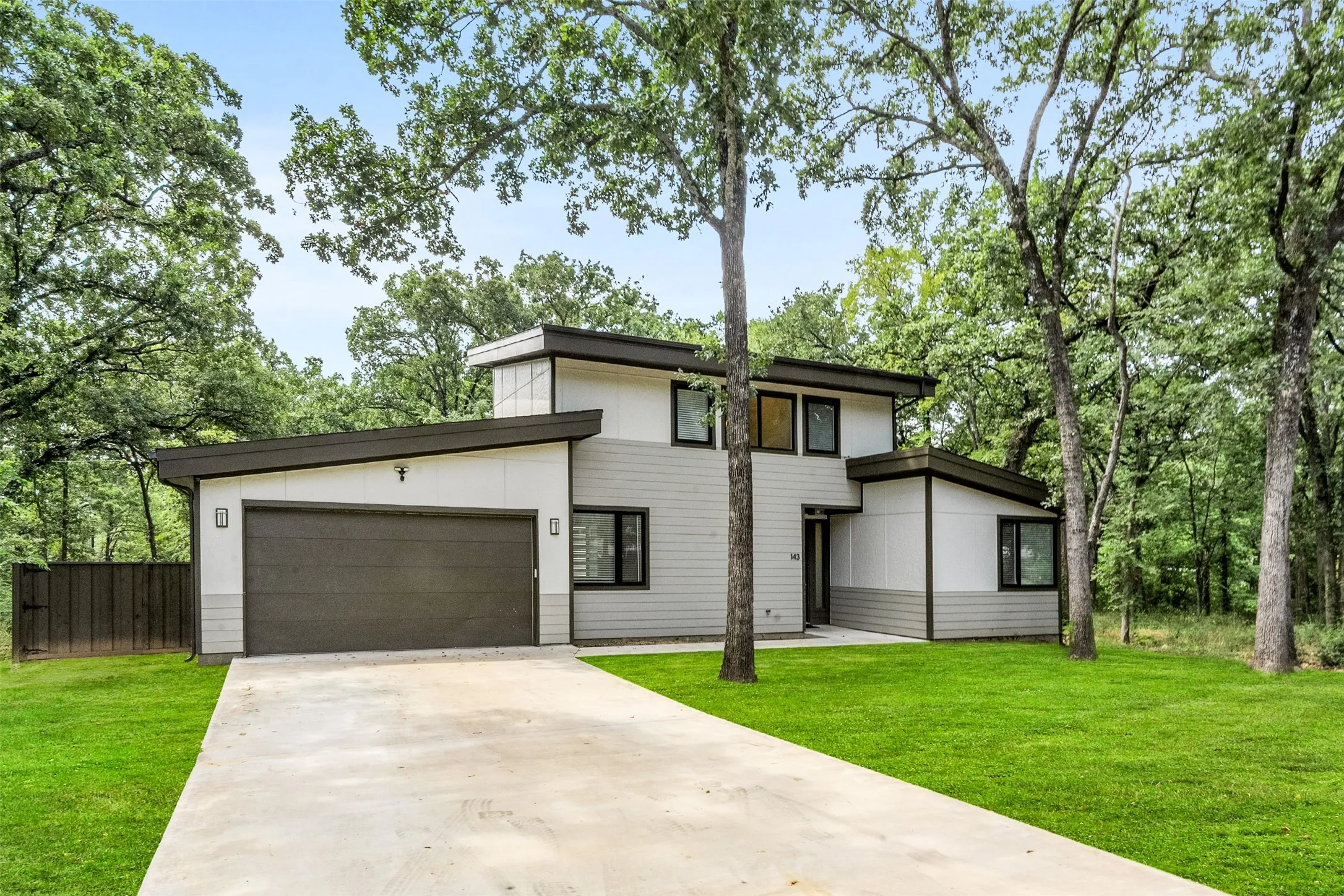 Single Family Residence For Sale in Henderson County , 143 Arbolado Blvd, Gun Barrel City, Texas 75156, 3 Bedrooms, 3 Bathrooms, 2 Garage spaces, 1,864 Sqft, built in 2022, Price $399,000, mls#21332319, Real Estate Agent in Gun Barrel City, Homes For Sale in Henderson county, Homes For Sale in Gun Barrel City, Realtor in Gun Barrel City Texas, Real Estate Brokerage Independent Realty Texas, Luminita Cordes Realtor