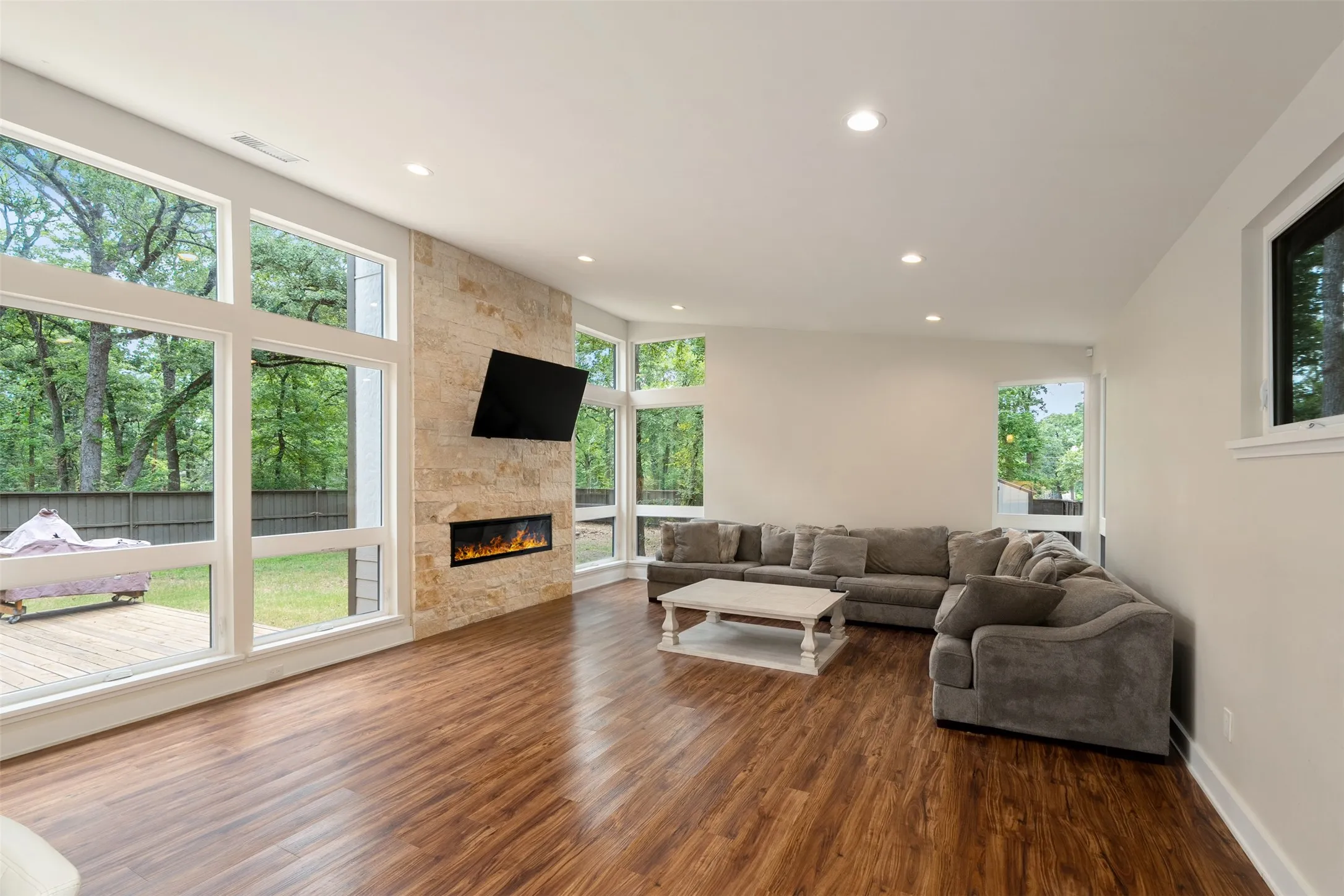 Single Family Residence For Sale in Henderson County , 143 Arbolado Blvd, Gun Barrel City, Texas 75156, 3 Bedrooms, 3 Bathrooms, 2 Garage spaces, 1,864 Sqft, built in 2022, Price $399,000, mls#21332319, Real Estate Agent in Gun Barrel City, Homes For Sale in Henderson county, Homes For Sale in Gun Barrel City, Realtor in Gun Barrel City Texas, Real Estate Brokerage Independent Realty Texas, Luminita Cordes Realtor