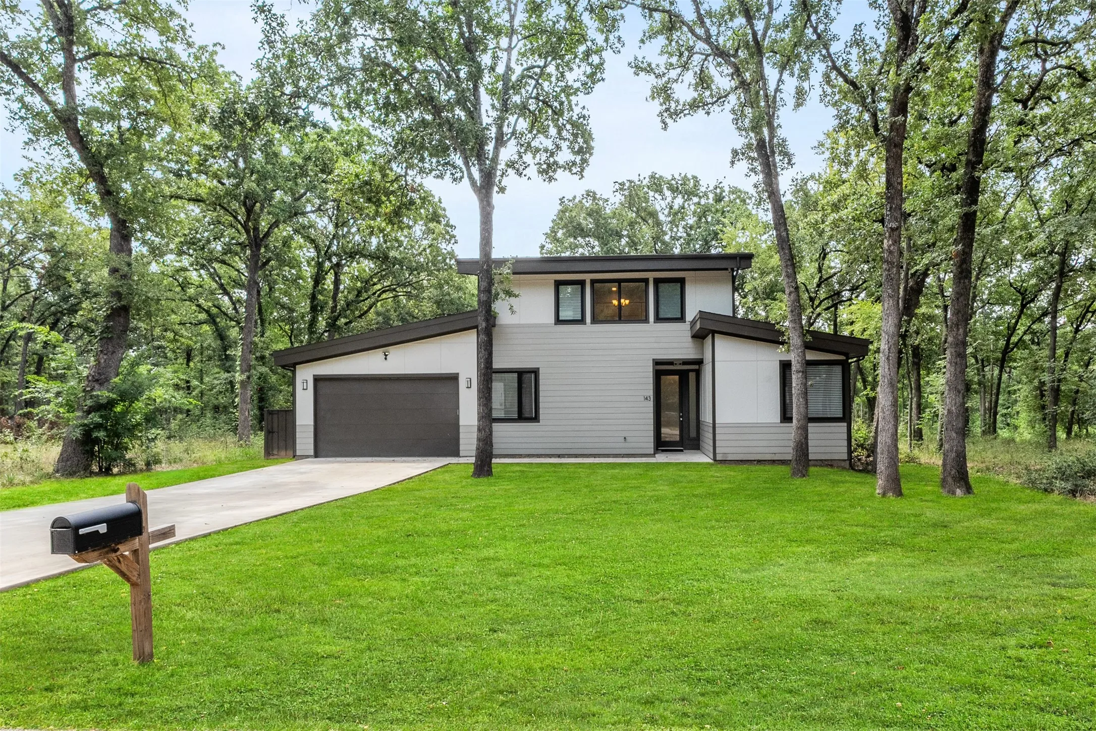 Single Family Residence For Sale in Henderson County , 143 Arbolado Blvd, Gun Barrel City, Texas 75156, 3 Bedrooms, 3 Bathrooms, 2 Garage spaces, 1,864 Sqft, built in 2022, Price $399,000, mls#21332319, Real Estate Agent in Gun Barrel City, Homes For Sale in Henderson county, Homes For Sale in Gun Barrel City, Realtor in Gun Barrel City Texas, Real Estate Brokerage Independent Realty Texas, Luminita Cordes Realtor