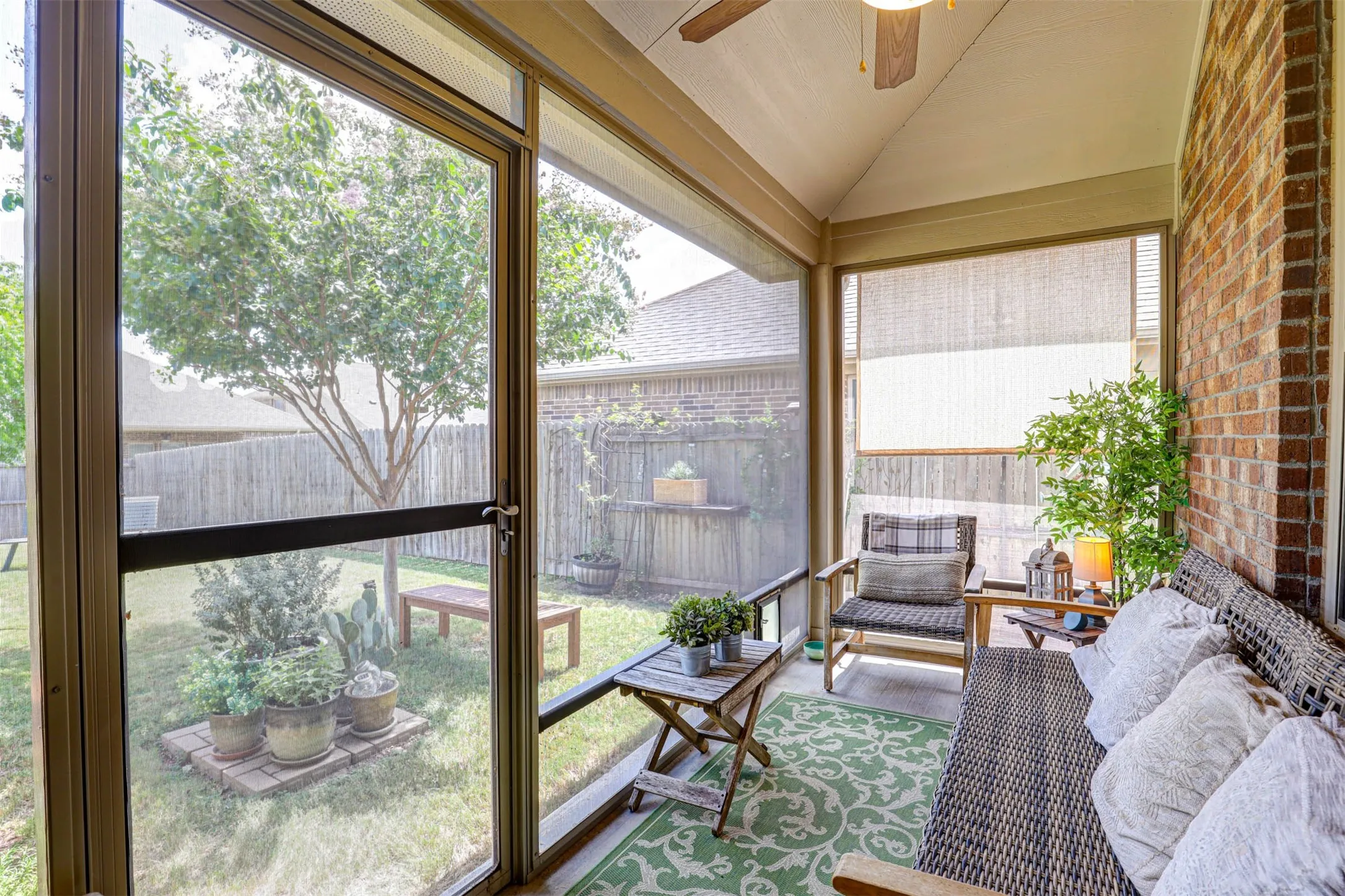 Single Family Residence For Sale in Denton County , 14724 Rocky Face Lane, Fort Worth, Texas 76052, 3 Bedroom, 2 Bathroom, 2 Garage spaces, 1,623 Sqft, built in 2018, mls#21341392, Real Estate Agent in Fort Worth, Homes For Sale in Denton county, Homes For Sale in Fort Worth, Realtor in Fort Worth Texas, Real Estate Brokerage Independent Realty Texas, Luminita Cordes Realtor