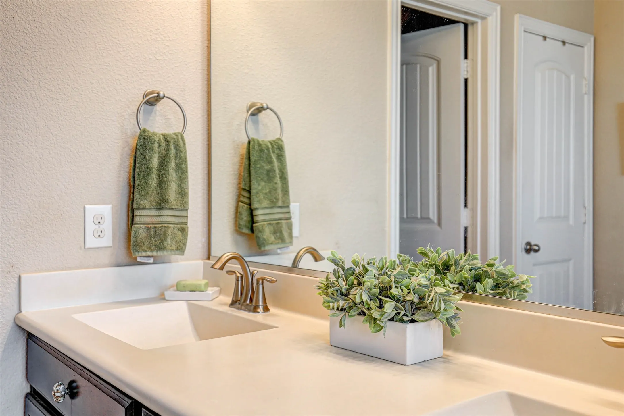 Single Family Residence For Sale in Denton County , 14724 Rocky Face Lane, Fort Worth, Texas 76052, 3 Bedroom, 2 Bathroom, 2 Garage spaces, 1,623 Sqft, built in 2018, mls#21341392, Real Estate Agent in Fort Worth, Homes For Sale in Denton county, Homes For Sale in Fort Worth, Realtor in Fort Worth Texas, Real Estate Brokerage Independent Realty Texas, Luminita Cordes Realtor