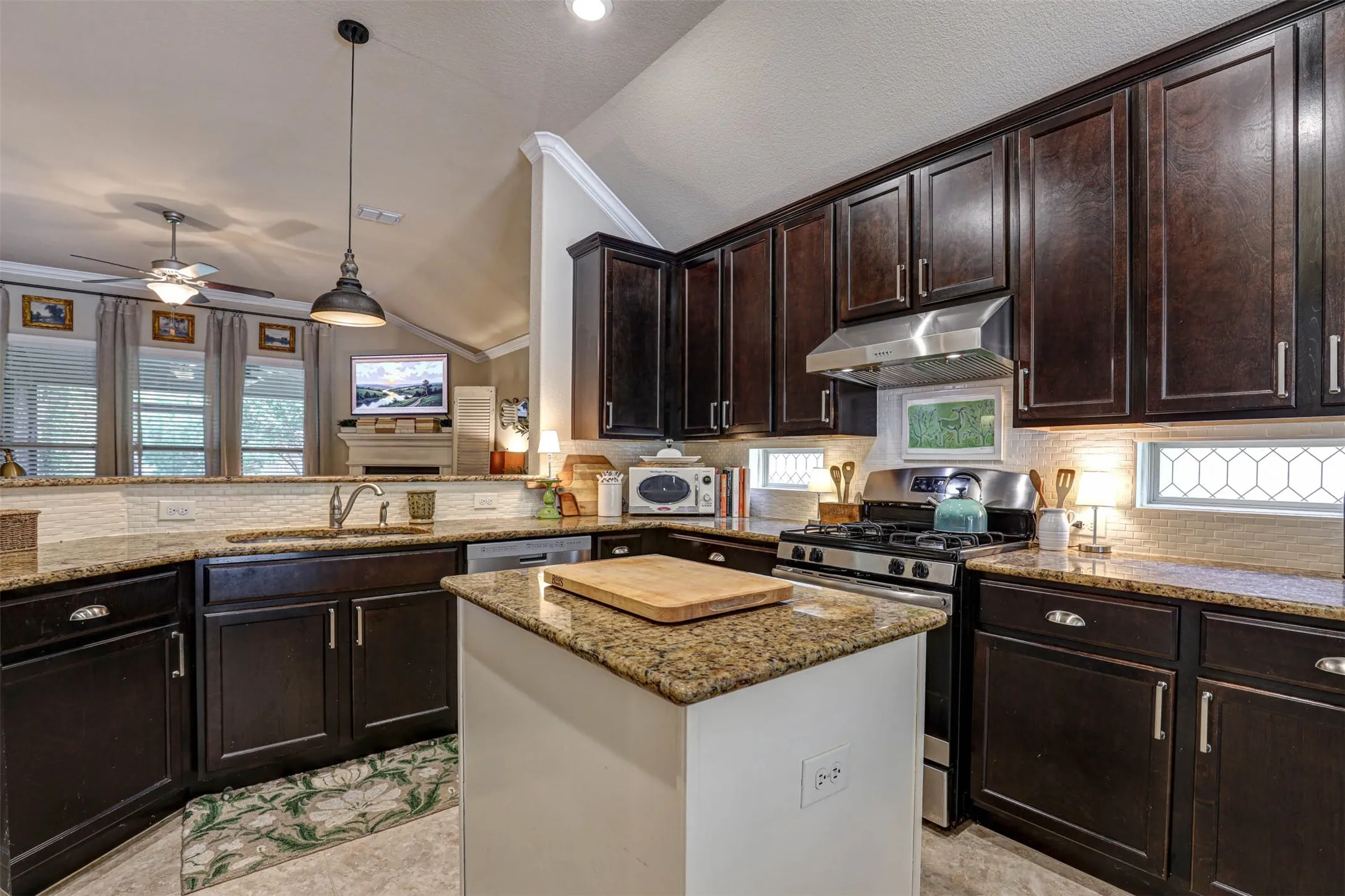Single Family Residence For Sale in Denton County , 14724 Rocky Face Lane, Fort Worth, Texas 76052, 3 Bedroom, 2 Bathroom, 2 Garage spaces, 1,623 Sqft, built in 2018, mls#21341392, Real Estate Agent in Fort Worth, Homes For Sale in Denton county, Homes For Sale in Fort Worth, Realtor in Fort Worth Texas, Real Estate Brokerage Independent Realty Texas, Luminita Cordes Realtor