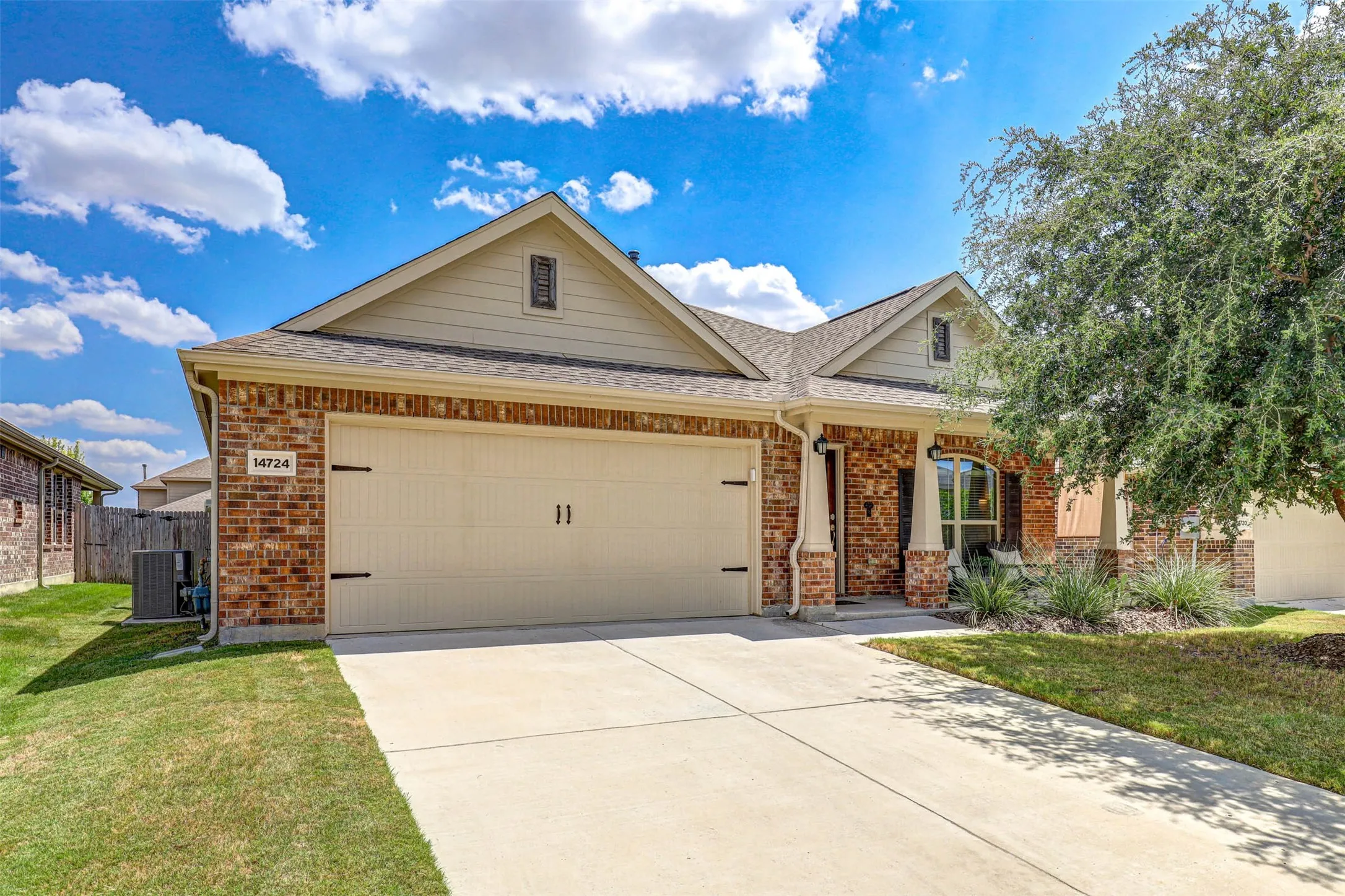 Single Family Residence For Sale in Denton County , 14724 Rocky Face Lane, Fort Worth, Texas 76052, 3 Bedroom, 2 Bathroom, 2 Garage spaces, 1,623 Sqft, built in 2018, mls#21341392, Real Estate Agent in Fort Worth, Homes For Sale in Denton county, Homes For Sale in Fort Worth, Realtor in Fort Worth Texas, Real Estate Brokerage Independent Realty Texas, Luminita Cordes Realtor