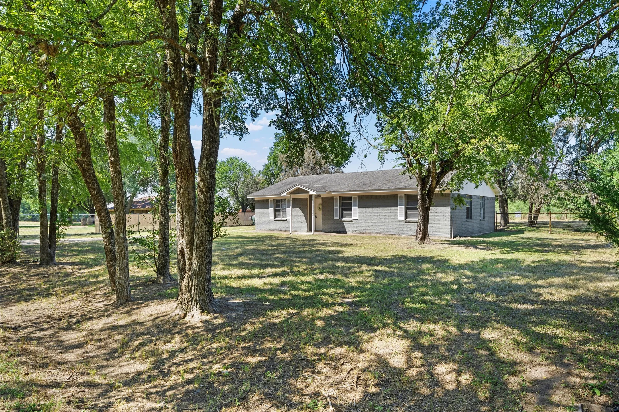 Single Family Residence For Sale in Mc Lennan County , 1374 Saffles Road, Robinson, Texas 76706, 3 Bedroom, 2 Bathroom, Garage spaces, 1,136 Sqft, built in 1982, mls#21341631, Real Estate Agent in Robinson, Homes For Sale in Mc Lennan county, Homes For Sale in Robinson, Realtor in Robinson Texas, Real Estate Brokerage Independent Realty Texas, Luminita Cordes Realtor
