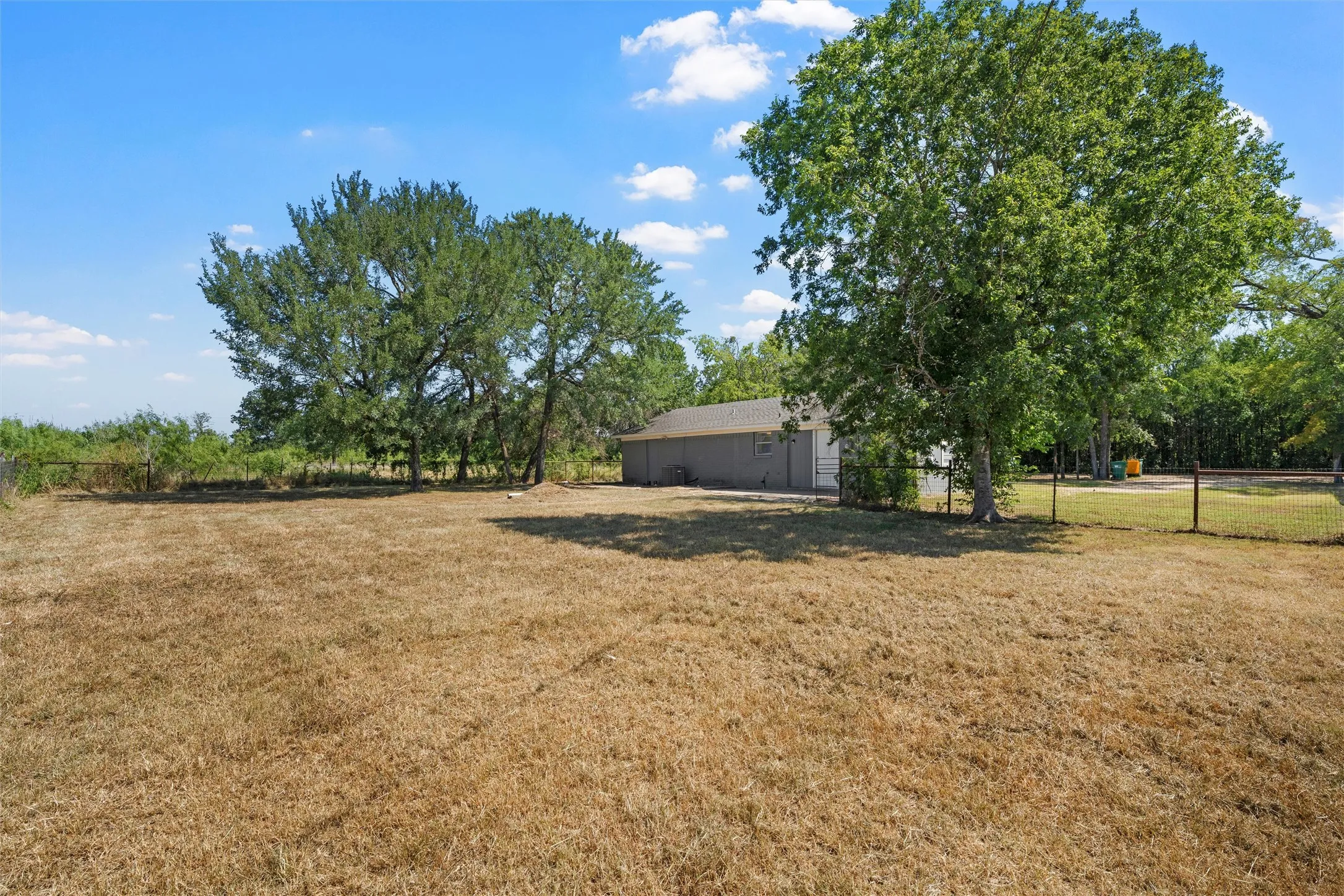 Single Family Residence For Sale in Mc Lennan County , 1374 Saffles Road, Robinson, Texas 76706, 3 Bedroom, 2 Bathroom, Garage spaces, 1,136 Sqft, built in 1982, mls#21341631, Real Estate Agent in Robinson, Homes For Sale in Mc Lennan county, Homes For Sale in Robinson, Realtor in Robinson Texas, Real Estate Brokerage Independent Realty Texas, Luminita Cordes Realtor