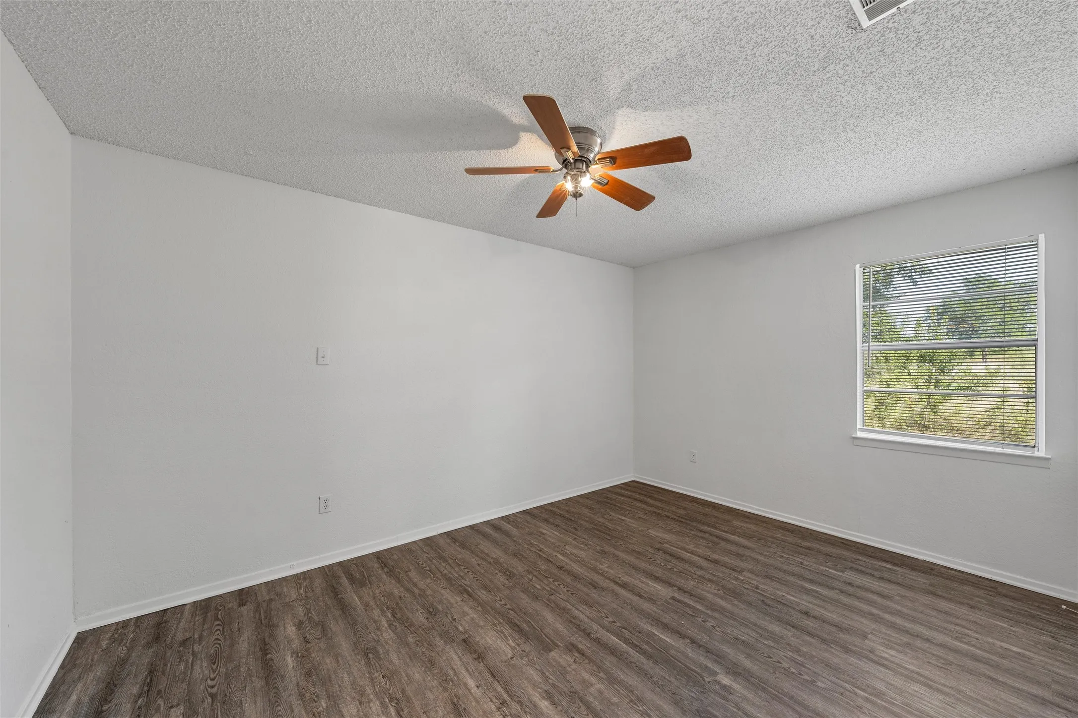 Single Family Residence For Sale in Mc Lennan County , 1374 Saffles Road, Robinson, Texas 76706, 3 Bedroom, 2 Bathroom, Garage spaces, 1,136 Sqft, built in 1982, mls#21341631, Real Estate Agent in Robinson, Homes For Sale in Mc Lennan county, Homes For Sale in Robinson, Realtor in Robinson Texas, Real Estate Brokerage Independent Realty Texas, Luminita Cordes Realtor