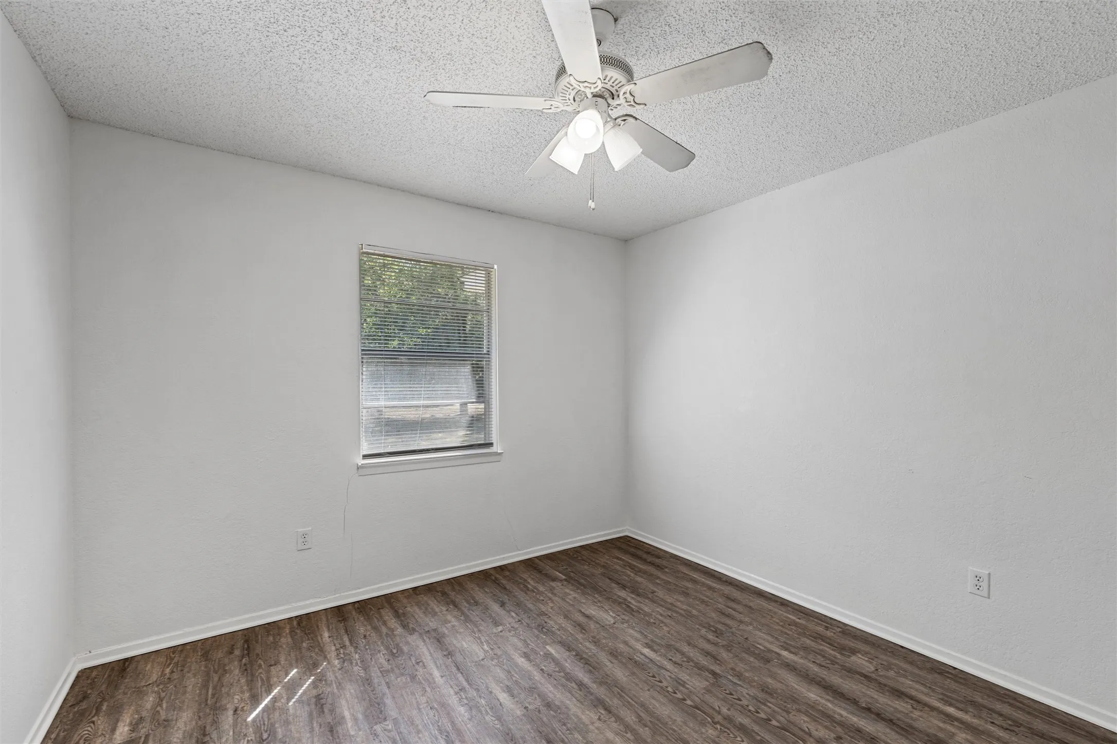 Single Family Residence For Sale in Mc Lennan County , 1374 Saffles Road, Robinson, Texas 76706, 3 Bedroom, 2 Bathroom, Garage spaces, 1,136 Sqft, built in 1982, mls#21341631, Real Estate Agent in Robinson, Homes For Sale in Mc Lennan county, Homes For Sale in Robinson, Realtor in Robinson Texas, Real Estate Brokerage Independent Realty Texas, Luminita Cordes Realtor