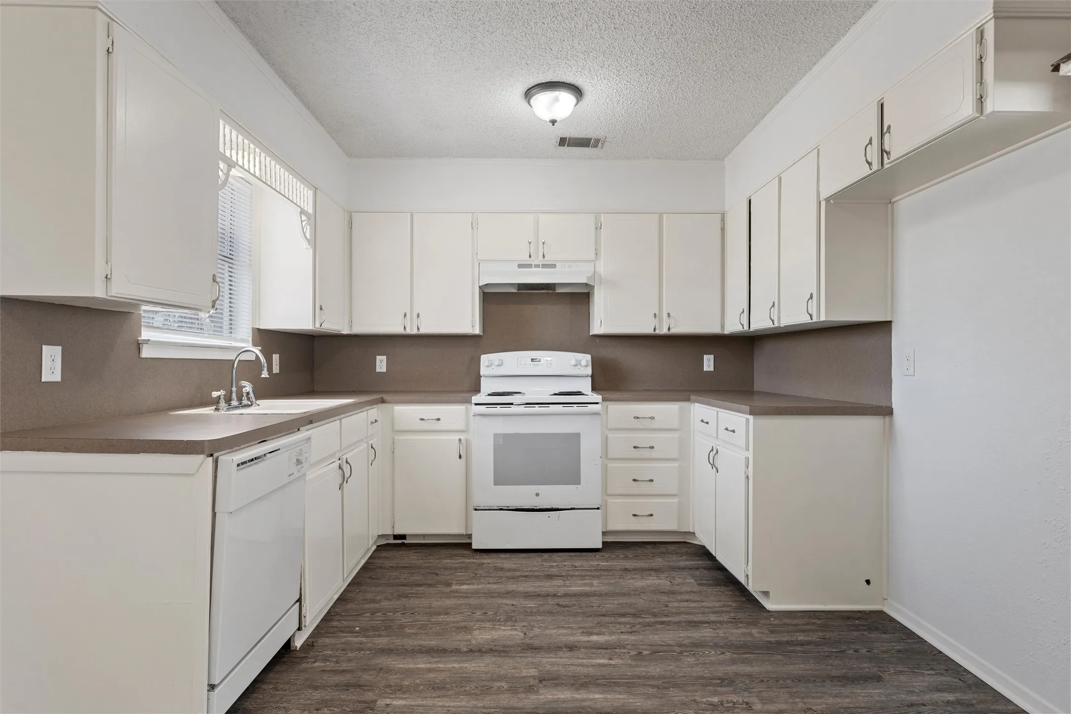 Single Family Residence For Sale in Mc Lennan County , 1374 Saffles Road, Robinson, Texas 76706, 3 Bedroom, 2 Bathroom, Garage spaces, 1,136 Sqft, built in 1982, mls#21341631, Real Estate Agent in Robinson, Homes For Sale in Mc Lennan county, Homes For Sale in Robinson, Realtor in Robinson Texas, Real Estate Brokerage Independent Realty Texas, Luminita Cordes Realtor