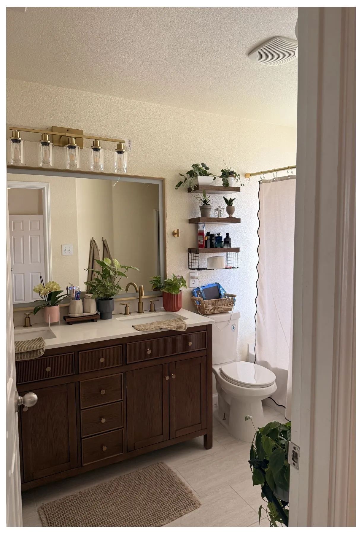 Single Family Residence For Rent in Denton County , 3700 Camino Real Trail, Denton, Texas 76208, 3 Bedroom, 3 Bathroom, 2 Garage spaces, 1,812 Sqft, built in 2007, mls#21338728, Real Estate Agent in Denton, Homes For Rent in Denton county, Homes For Rent in Denton, Realtor in Denton Texas, Real Estate Brokerage Independent Realty Texas, Luminita Cordes Realtor