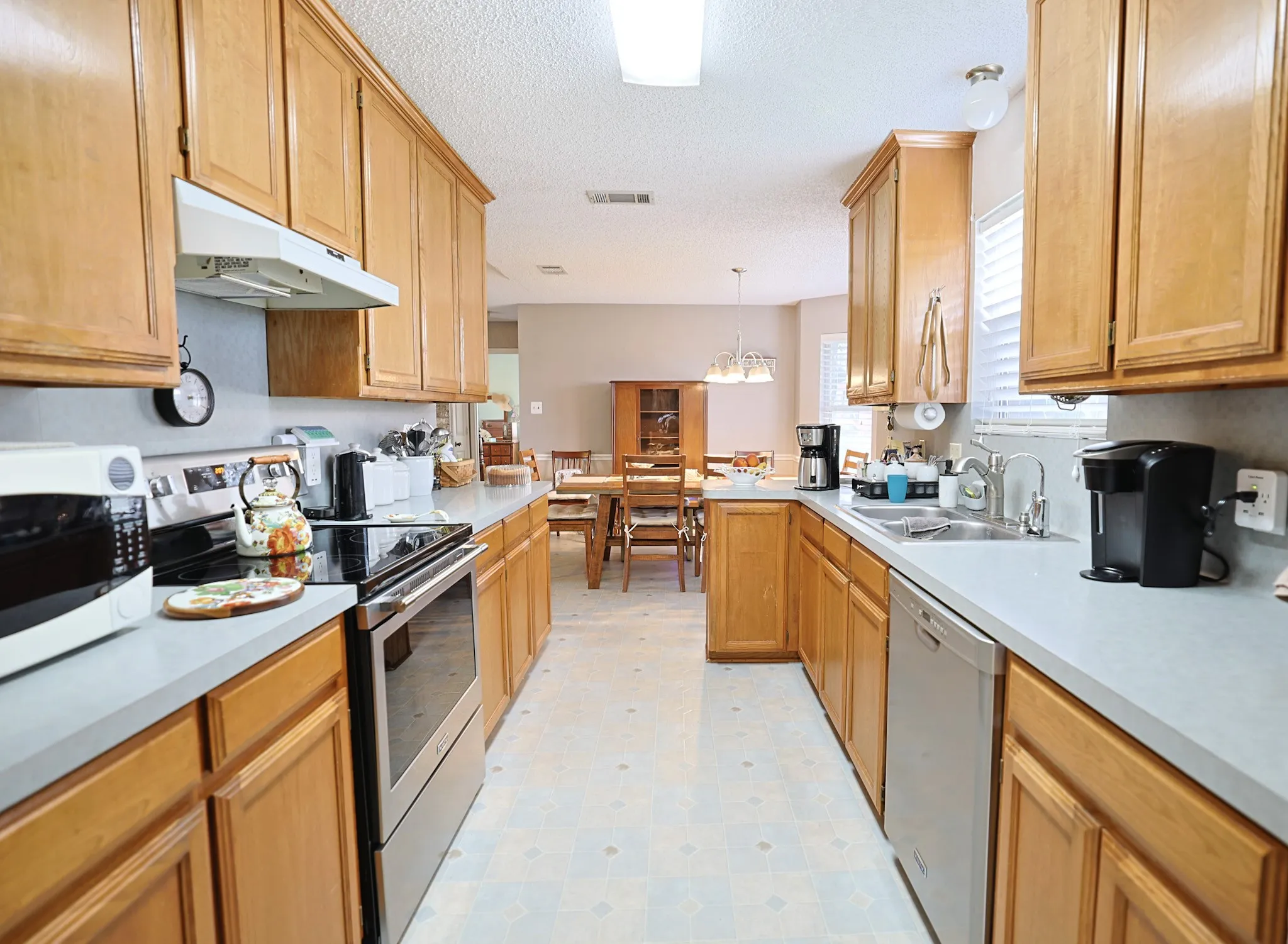 Single Family Residence For Sale in Parker County , 651 Gregory Street 1, Weatherford, Texas 76087, 3 Bedroom, 2 Bathroom, Garage spaces, 2,021 Sqft, built in 1989, mls#21341027, Real Estate Agent in Weatherford, Homes For Sale in Parker county, Homes For Sale in Weatherford, Realtor in Weatherford Texas, Real Estate Brokerage Independent Realty Texas, Luminita Cordes Realtor