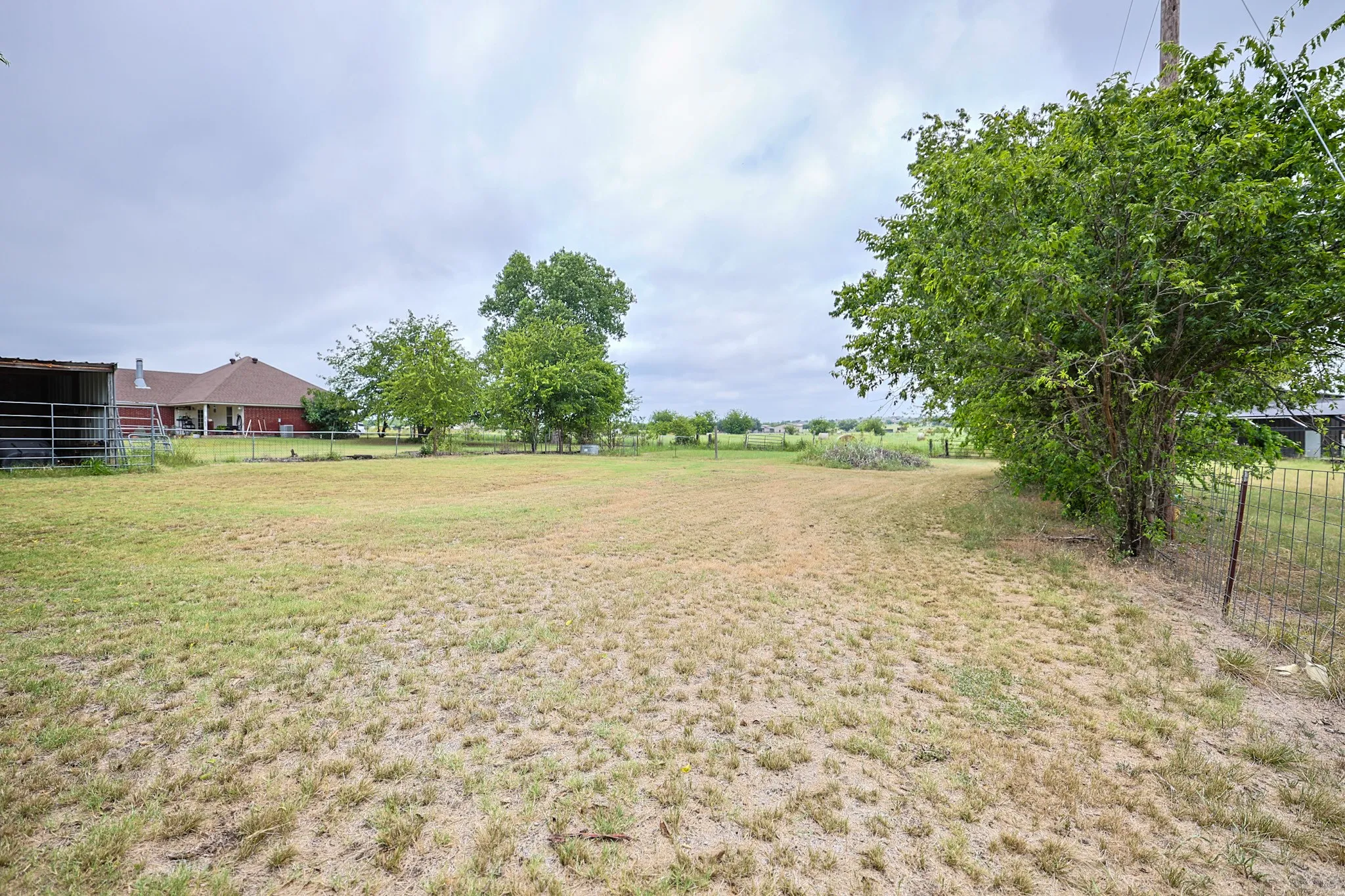 Single Family Residence For Sale in Parker County , 651 Gregory Street 1, Weatherford, Texas 76087, 3 Bedroom, 2 Bathroom, Garage spaces, 2,021 Sqft, built in 1989, mls#21341027, Real Estate Agent in Weatherford, Homes For Sale in Parker county, Homes For Sale in Weatherford, Realtor in Weatherford Texas, Real Estate Brokerage Independent Realty Texas, Luminita Cordes Realtor