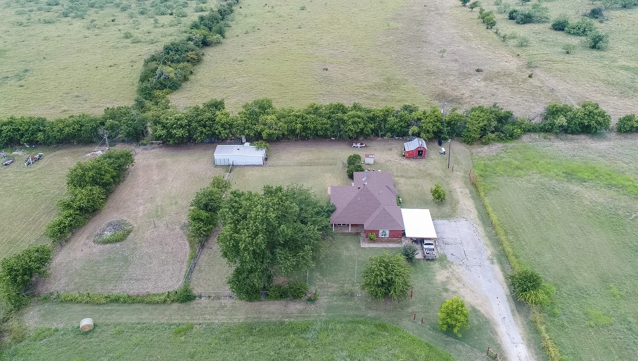 Single Family Residence For Sale in Parker County , 651 Gregory Street 1, Weatherford, Texas 76087, 3 Bedroom, 2 Bathroom, Garage spaces, 2,021 Sqft, built in 1989, mls#21341027, Real Estate Agent in Weatherford, Homes For Sale in Parker county, Homes For Sale in Weatherford, Realtor in Weatherford Texas, Real Estate Brokerage Independent Realty Texas, Luminita Cordes Realtor