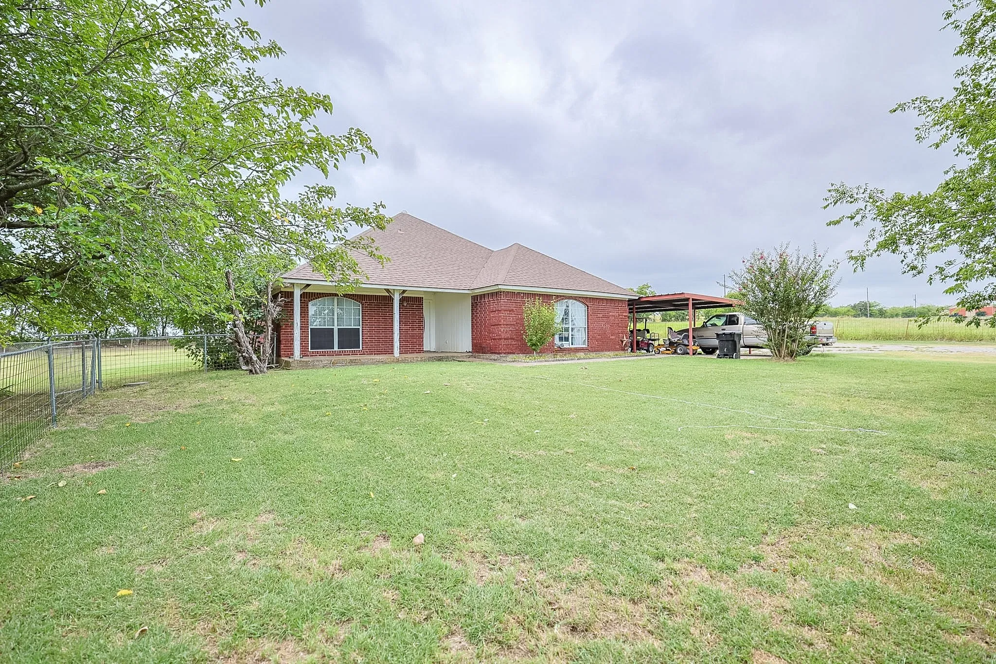 Single Family Residence For Sale in Parker County , 651 Gregory Street 1, Weatherford, Texas 76087, 3 Bedroom, 2 Bathroom, Garage spaces, 2,021 Sqft, built in 1989, mls#21341027, Real Estate Agent in Weatherford, Homes For Sale in Parker county, Homes For Sale in Weatherford, Realtor in Weatherford Texas, Real Estate Brokerage Independent Realty Texas, Luminita Cordes Realtor