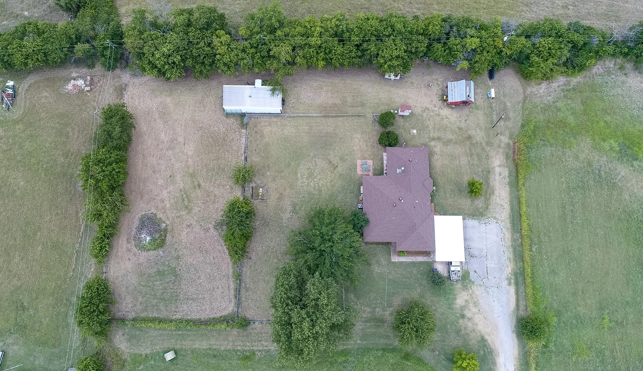 Single Family Residence For Sale in Parker County , 651 Gregory Street 1, Weatherford, Texas 76087, 3 Bedroom, 2 Bathroom, Garage spaces, 2,021 Sqft, built in 1989, mls#21341027, Real Estate Agent in Weatherford, Homes For Sale in Parker county, Homes For Sale in Weatherford, Realtor in Weatherford Texas, Real Estate Brokerage Independent Realty Texas, Luminita Cordes Realtor