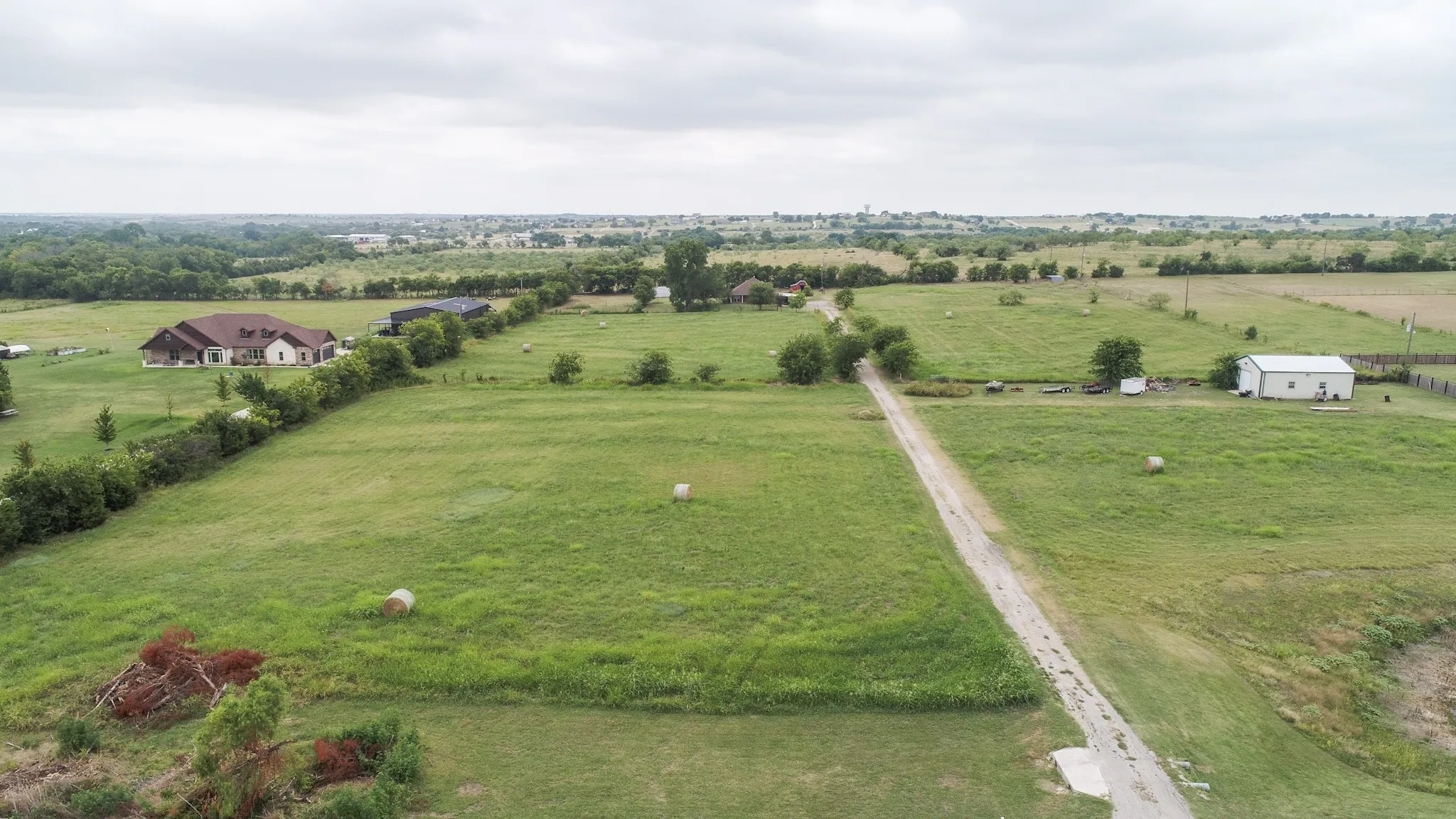 Single Family Residence For Sale in Parker County , 651 Gregory Street 1, Weatherford, Texas 76087, 3 Bedroom, 2 Bathroom, Garage spaces, 2,021 Sqft, built in 1989, mls#21341027, Real Estate Agent in Weatherford, Homes For Sale in Parker county, Homes For Sale in Weatherford, Realtor in Weatherford Texas, Real Estate Brokerage Independent Realty Texas, Luminita Cordes Realtor