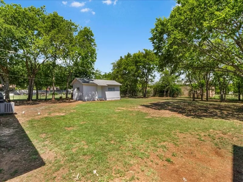 Single Family Residence For Sale in Tarrant County , 708 Race Street, Crowley, Texas 76036, 5 Bedroom, 3 Bathroom, Garage spaces, 1,358 Sqft, built in 1955, mls#21341662, Real Estate Agent in Crowley, Homes For Sale in Tarrant county, Homes For Sale in Crowley, Realtor in Crowley Texas, Real Estate Brokerage Independent Realty Texas, Luminita Cordes Realtor