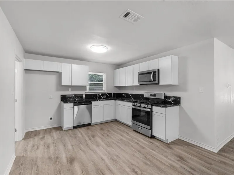 Single Family Residence For Sale in Tarrant County , 708 Race Street, Crowley, Texas 76036, 5 Bedroom, 3 Bathroom, Garage spaces, 1,358 Sqft, built in 1955, mls#21341662, Real Estate Agent in Crowley, Homes For Sale in Tarrant county, Homes For Sale in Crowley, Realtor in Crowley Texas, Real Estate Brokerage Independent Realty Texas, Luminita Cordes Realtor