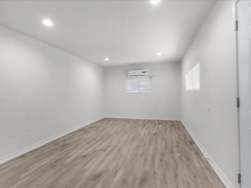 Single Family Residence For Sale in Tarrant County , 708 Race Street, Crowley, Texas 76036, 5 Bedroom, 3 Bathroom, Garage spaces, 1,358 Sqft, built in 1955, mls#21341662, Real Estate Agent in Crowley, Homes For Sale in Tarrant county, Homes For Sale in Crowley, Realtor in Crowley Texas, Real Estate Brokerage Independent Realty Texas, Luminita Cordes Realtor