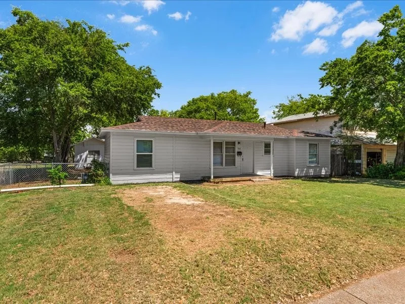 Single Family Residence For Sale in Tarrant County , 708 Race Street, Crowley, Texas 76036, 5 Bedroom, 3 Bathroom, Garage spaces, 1,358 Sqft, built in 1955, mls#21341662, Real Estate Agent in Crowley, Homes For Sale in Tarrant county, Homes For Sale in Crowley, Realtor in Crowley Texas, Real Estate Brokerage Independent Realty Texas, Luminita Cordes Realtor