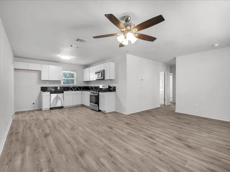 Single Family Residence For Sale in Tarrant County , 708 Race Street, Crowley, Texas 76036, 5 Bedroom, 3 Bathroom, Garage spaces, 1,358 Sqft, built in 1955, mls#21341662, Real Estate Agent in Crowley, Homes For Sale in Tarrant county, Homes For Sale in Crowley, Realtor in Crowley Texas, Real Estate Brokerage Independent Realty Texas, Luminita Cordes Realtor
