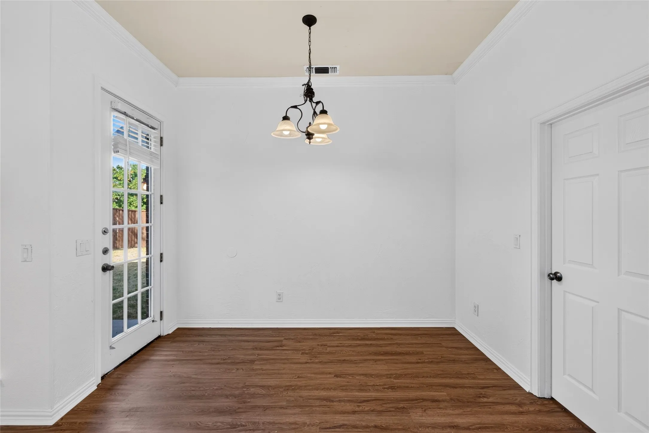 Single Family Residence For Rent in Denton County , 3731 Charter Drive, Frisco, Texas 75034, 4 Bedroom, 3 Bathroom, 2 Garage spaces, 3,301 Sqft, built in 1999, mls#21341663, Real Estate Agent in Frisco, Homes For Rent in Denton county, Homes For Rent in Frisco, Realtor in Frisco Texas, Real Estate Brokerage Independent Realty Texas, Luminita Cordes Realtor
