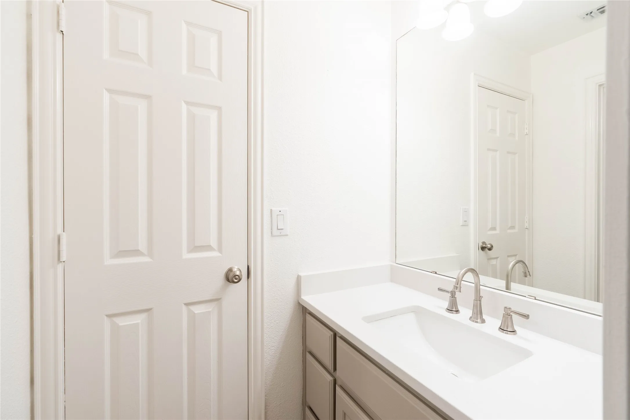 Single Family Residence For Rent in Denton County , 3731 Charter Drive, Frisco, Texas 75034, 4 Bedroom, 3 Bathroom, 2 Garage spaces, 3,301 Sqft, built in 1999, mls#21341663, Real Estate Agent in Frisco, Homes For Rent in Denton county, Homes For Rent in Frisco, Realtor in Frisco Texas, Real Estate Brokerage Independent Realty Texas, Luminita Cordes Realtor