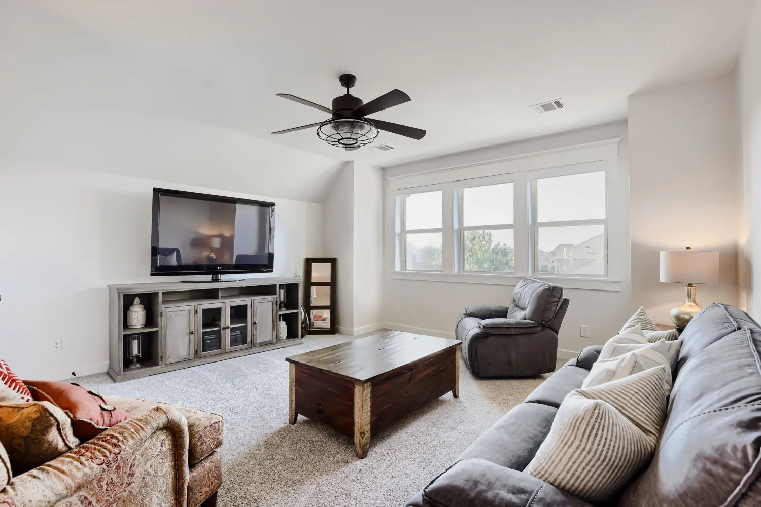 Single Family Residence For Sale in Collin County , 500 Lake Trail Lane, Prosper, Texas 75078, 5 Bedroom, 4 Bathroom, 2 Garage spaces, 3,412 Sqft, built in 2017, mls#21341592, Real Estate Agent in Prosper, Homes For Sale in Collin county, Homes For Sale in Prosper, Realtor in Prosper Texas, Real Estate Brokerage Independent Realty Texas, Luminita Cordes Realtor