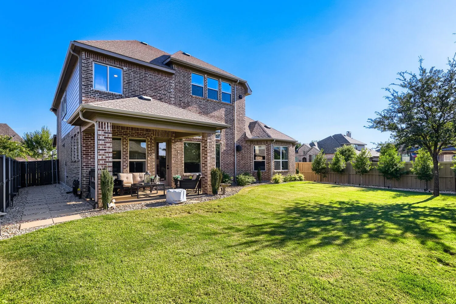 Single Family Residence For Sale in Collin County , 500 Lake Trail Lane, Prosper, Texas 75078, 5 Bedroom, 4 Bathroom, 2 Garage spaces, 3,412 Sqft, built in 2017, mls#21341592, Real Estate Agent in Prosper, Homes For Sale in Collin county, Homes For Sale in Prosper, Realtor in Prosper Texas, Real Estate Brokerage Independent Realty Texas, Luminita Cordes Realtor