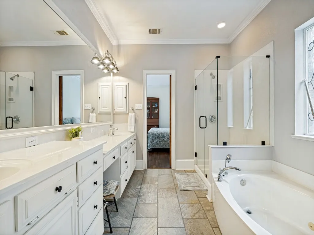 Single Family Residence For Sale in Tarrant County , 2326 Ox Bow Court, Arlington, Texas 76006, 4 Bedroom, 3 Bathroom, 2 Garage spaces, 2,825 Sqft, built in 1989, mls#21341556, Real Estate Agent in Arlington, Homes For Sale in Tarrant county, Homes For Sale in Arlington, Realtor in Arlington Texas, Real Estate Brokerage Independent Realty Texas, Luminita Cordes Realtor