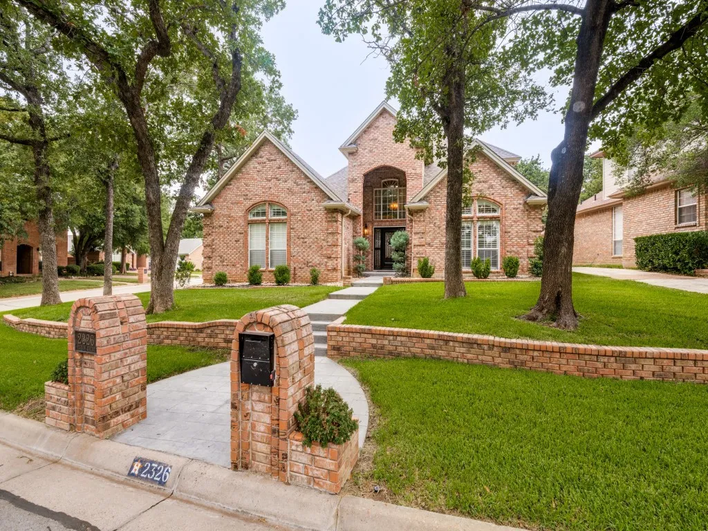 Single Family Residence For Sale in Tarrant County , 2326 Ox Bow Court, Arlington, Texas 76006, 4 Bedroom, 3 Bathroom, 2 Garage spaces, 2,825 Sqft, built in 1989, mls#21341556, Real Estate Agent in Arlington, Homes For Sale in Tarrant county, Homes For Sale in Arlington, Realtor in Arlington Texas, Real Estate Brokerage Independent Realty Texas, Luminita Cordes Realtor