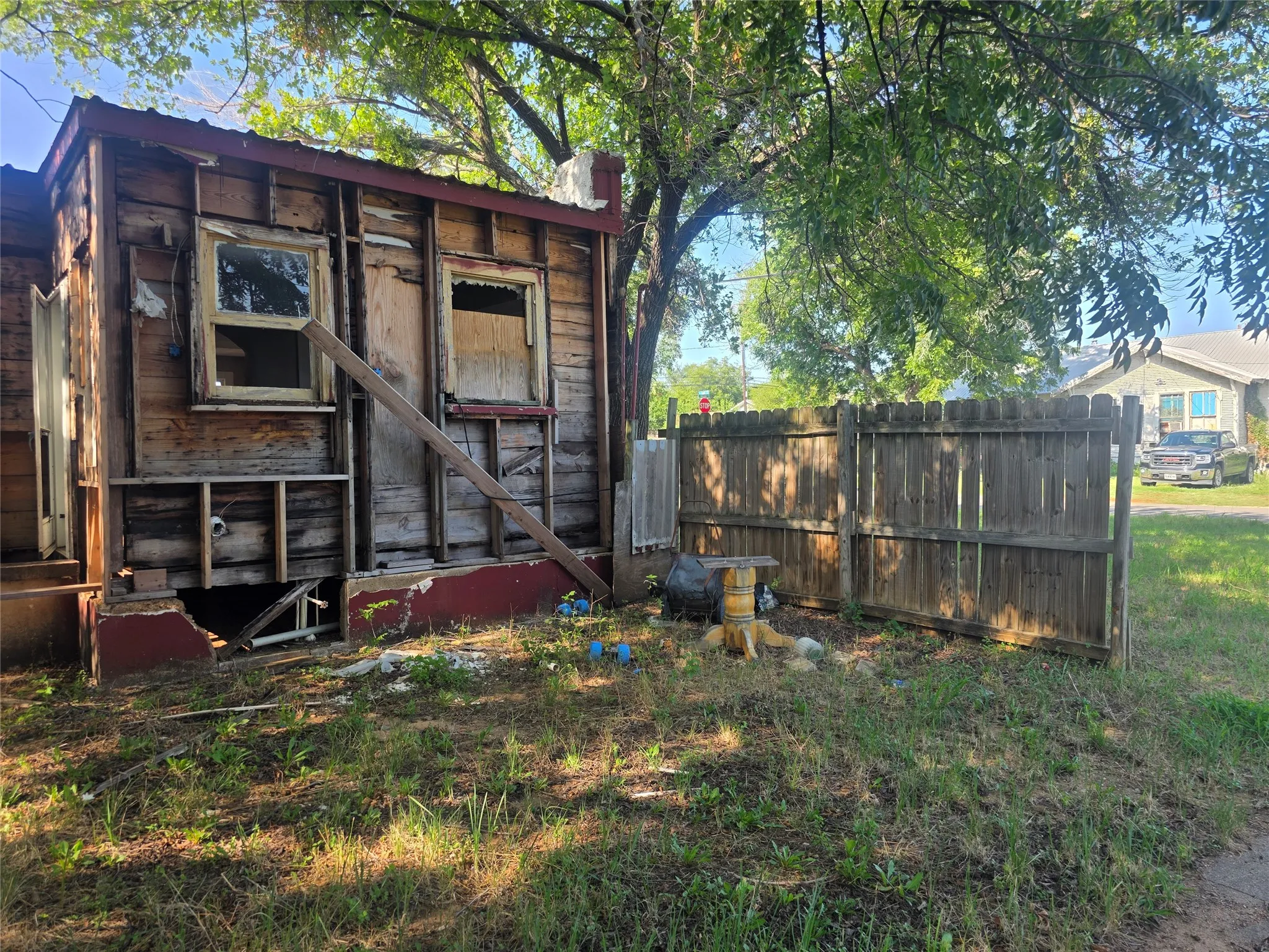 Single Family Residence For Sale in Stephens County , 1100 E Walker Street, Breckenridge, Texas 76424, 2 Bedroom, 1 Bathroom, Garage spaces, 1,035 Sqft, built in 0, mls#21339117, Real Estate Agent in Breckenridge, Homes For Sale in Stephens county, Homes For Sale in Breckenridge, Realtor in Breckenridge Texas, Real Estate Brokerage Independent Realty Texas, Luminita Cordes Realtor
