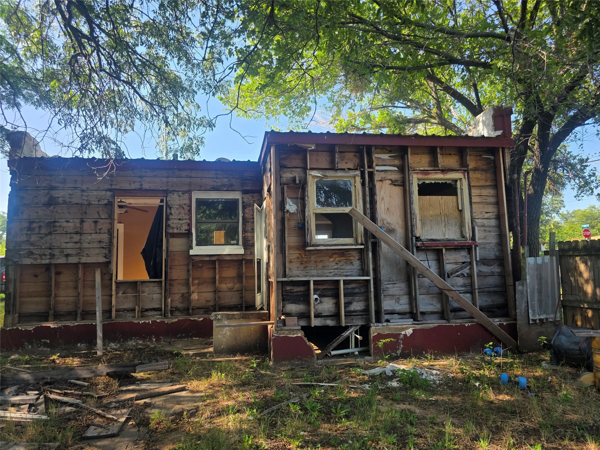 Single Family Residence For Sale in Stephens County , 1100 E Walker Street, Breckenridge, Texas 76424, 2 Bedroom, 1 Bathroom, Garage spaces, 1,035 Sqft, built in 0, mls#21339117, Real Estate Agent in Breckenridge, Homes For Sale in Stephens county, Homes For Sale in Breckenridge, Realtor in Breckenridge Texas, Real Estate Brokerage Independent Realty Texas, Luminita Cordes Realtor