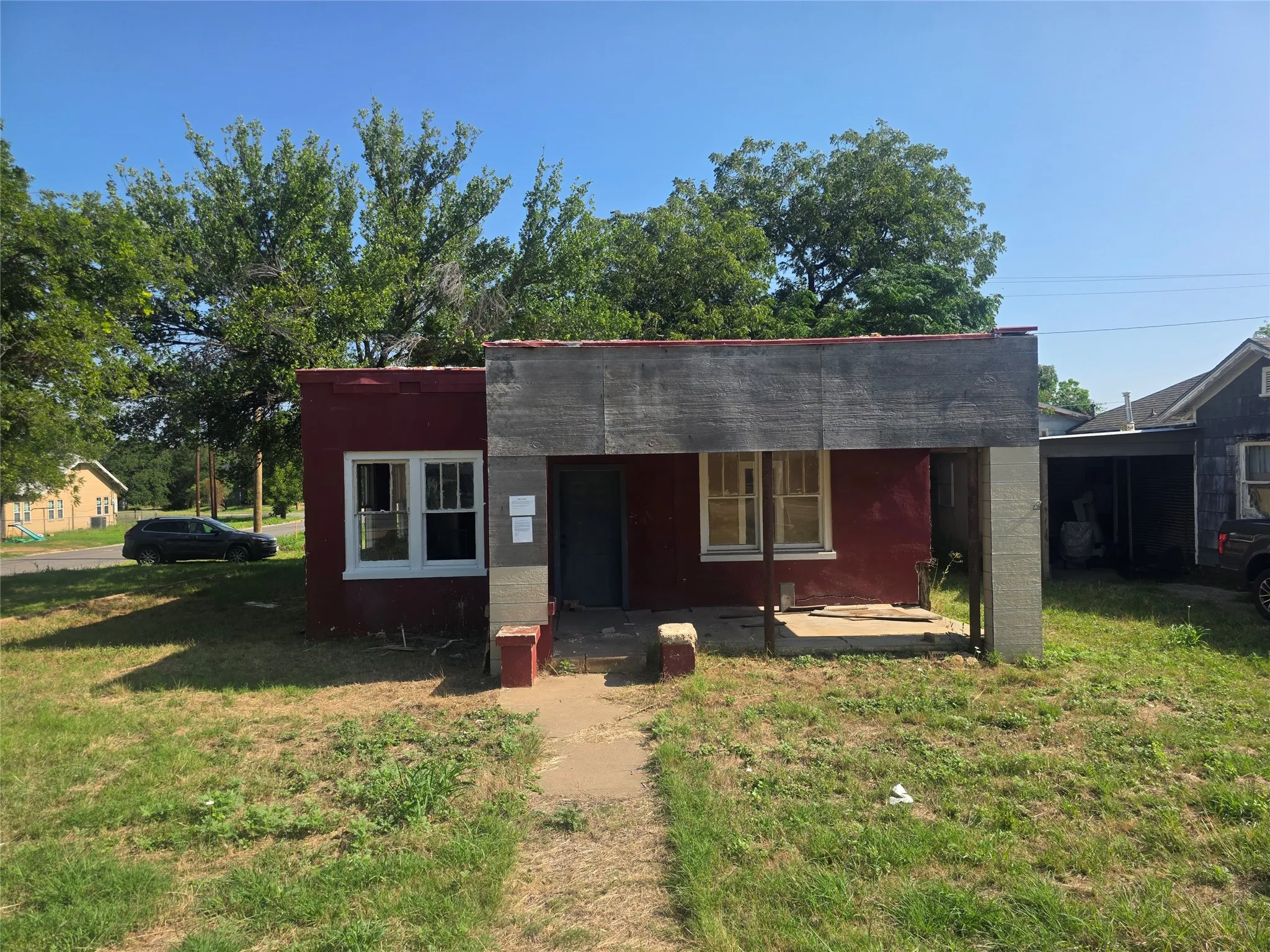 Single Family Residence For Sale in Stephens County , 1100 E Walker Street, Breckenridge, Texas 76424, 2 Bedroom, 1 Bathroom, Garage spaces, 1,035 Sqft, built in 0, mls#21339117, Real Estate Agent in Breckenridge, Homes For Sale in Stephens county, Homes For Sale in Breckenridge, Realtor in Breckenridge Texas, Real Estate Brokerage Independent Realty Texas, Luminita Cordes Realtor