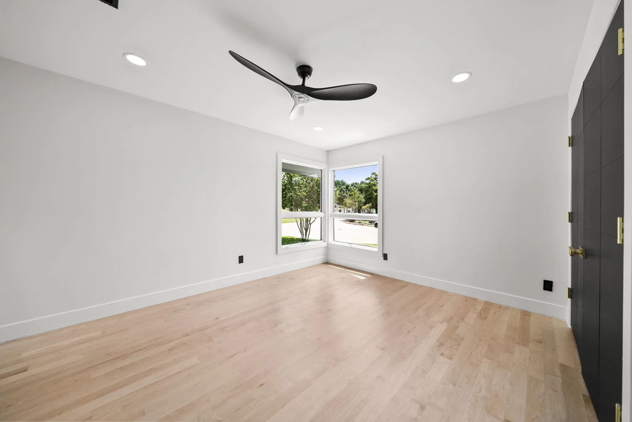 Single Family Residence For Sale in Denton County , 231 Oak Hill Drive, Trophy Club, Texas 76262, 5 Bedroom, 4 Bathroom, 2 Garage spaces, 3,903 Sqft, built in 1984, mls#21336138, Real Estate Agent in Trophy Club, Homes For Sale in Denton county, Homes For Sale in Trophy Club, Realtor in Trophy Club Texas, Real Estate Brokerage Independent Realty Texas, Luminita Cordes Realtor
