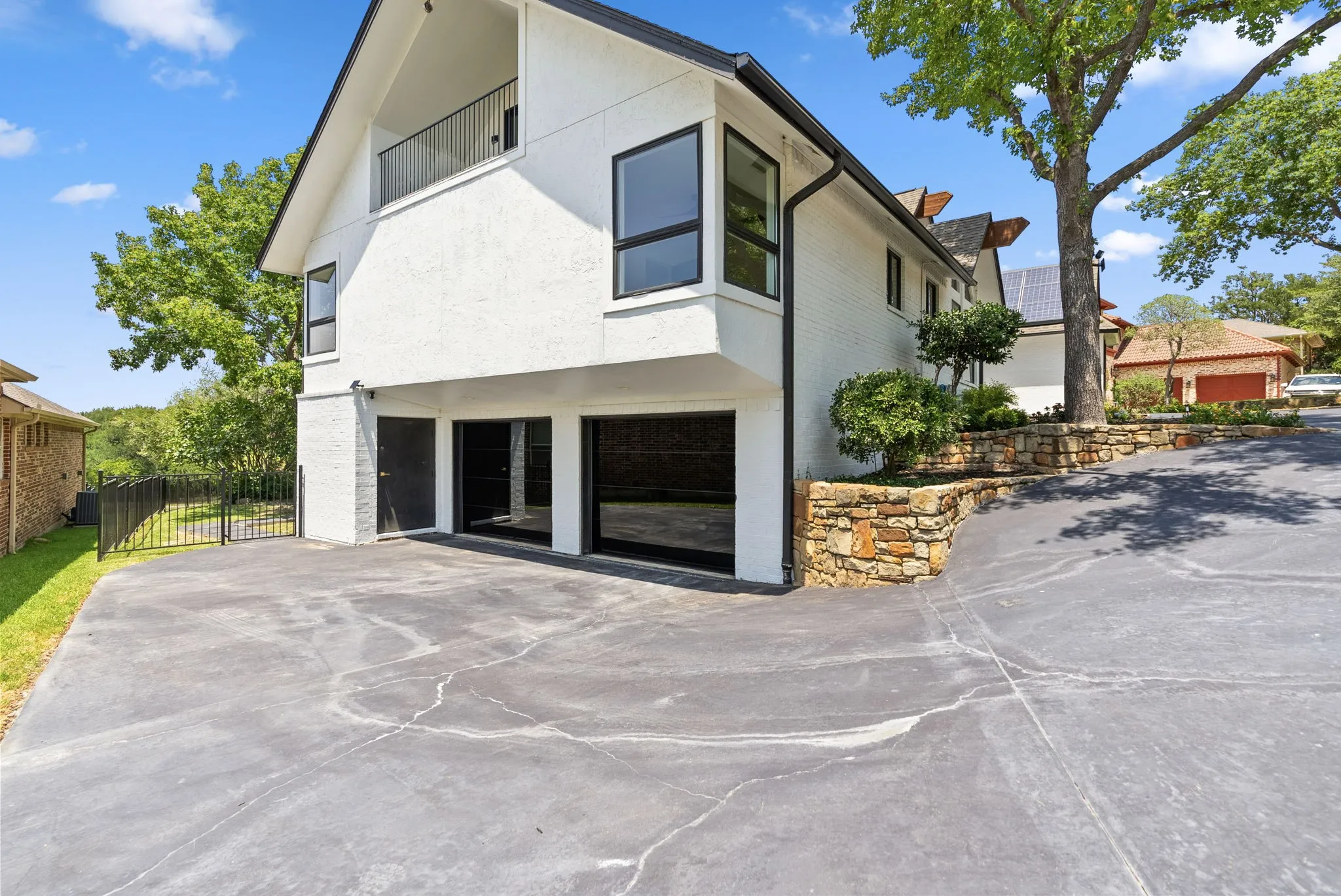 Single Family Residence For Sale in Denton County , 231 Oak Hill Drive, Trophy Club, Texas 76262, 5 Bedroom, 4 Bathroom, 2 Garage spaces, 3,903 Sqft, built in 1984, mls#21336138, Real Estate Agent in Trophy Club, Homes For Sale in Denton county, Homes For Sale in Trophy Club, Realtor in Trophy Club Texas, Real Estate Brokerage Independent Realty Texas, Luminita Cordes Realtor