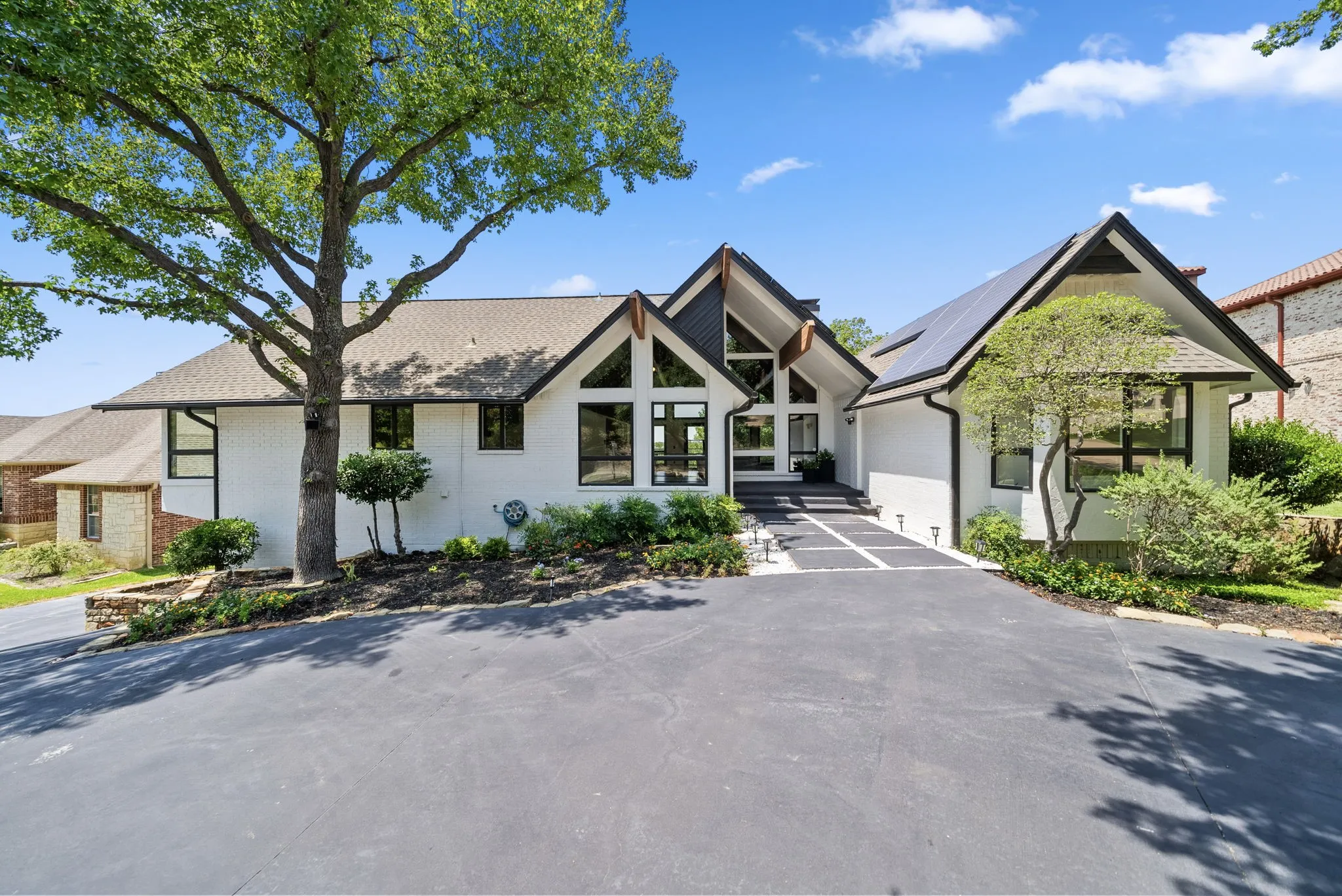 Single Family Residence For Sale in Denton County , 231 Oak Hill Drive, Trophy Club, Texas 76262, 5 Bedroom, 4 Bathroom, 2 Garage spaces, 3,903 Sqft, built in 1984, mls#21336138, Real Estate Agent in Trophy Club, Homes For Sale in Denton county, Homes For Sale in Trophy Club, Realtor in Trophy Club Texas, Real Estate Brokerage Independent Realty Texas, Luminita Cordes Realtor