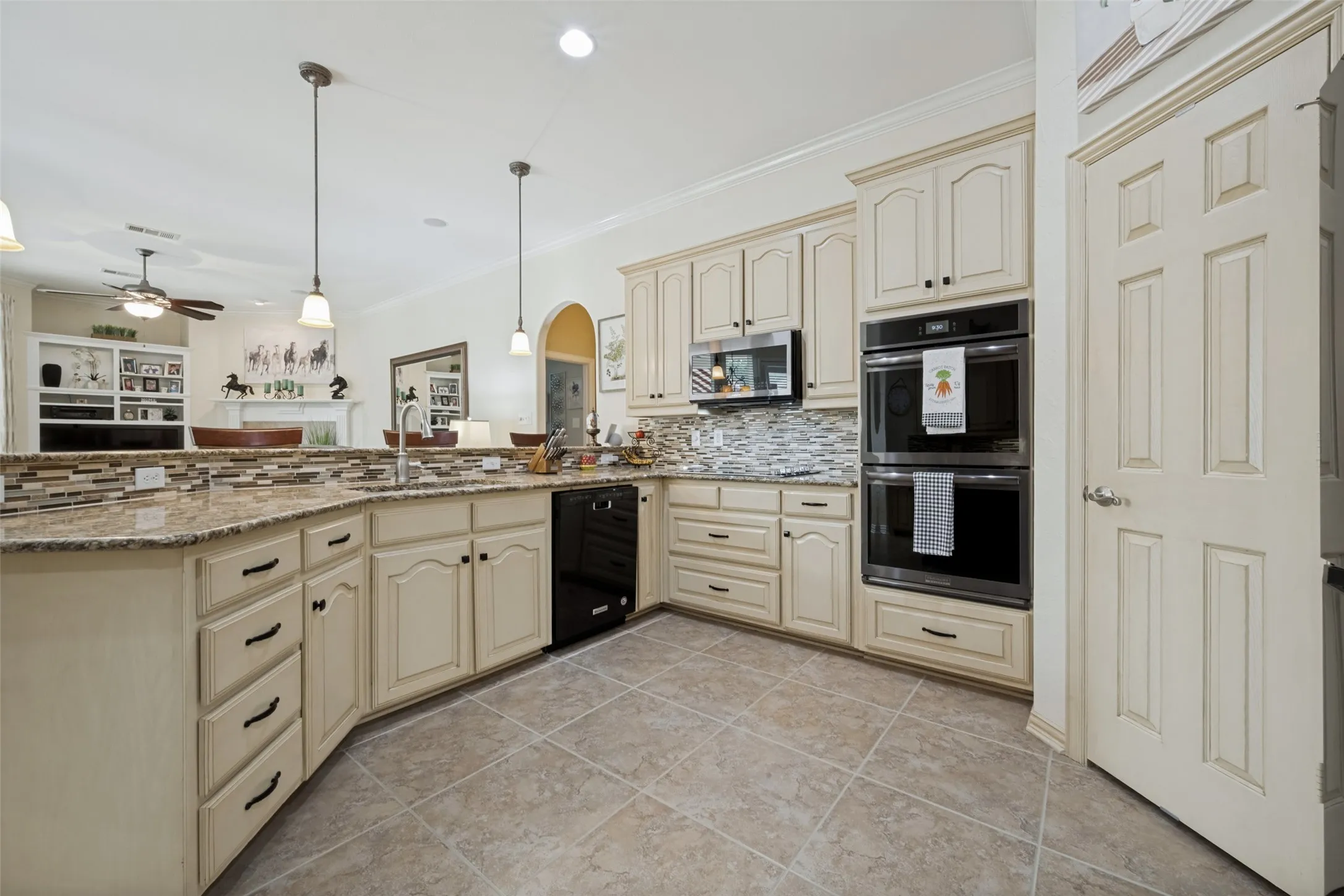 Single Family Residence For Sale in Denton County , 2300 High Pointe Drive, Corinth, Texas 76210, 4 Bedroom, 5 Bathroom, 3 Garage spaces, 3,434 Sqft, built in 2000, Price $695,000, mls#21341586, Real Estate Agent in Corinth, Homes For Sale in Denton county, Homes For Sale in Corinth, Realtor in Corinth Texas, Real Estate Brokerage Independent Realty Texas, Luminita Cordes Realtor