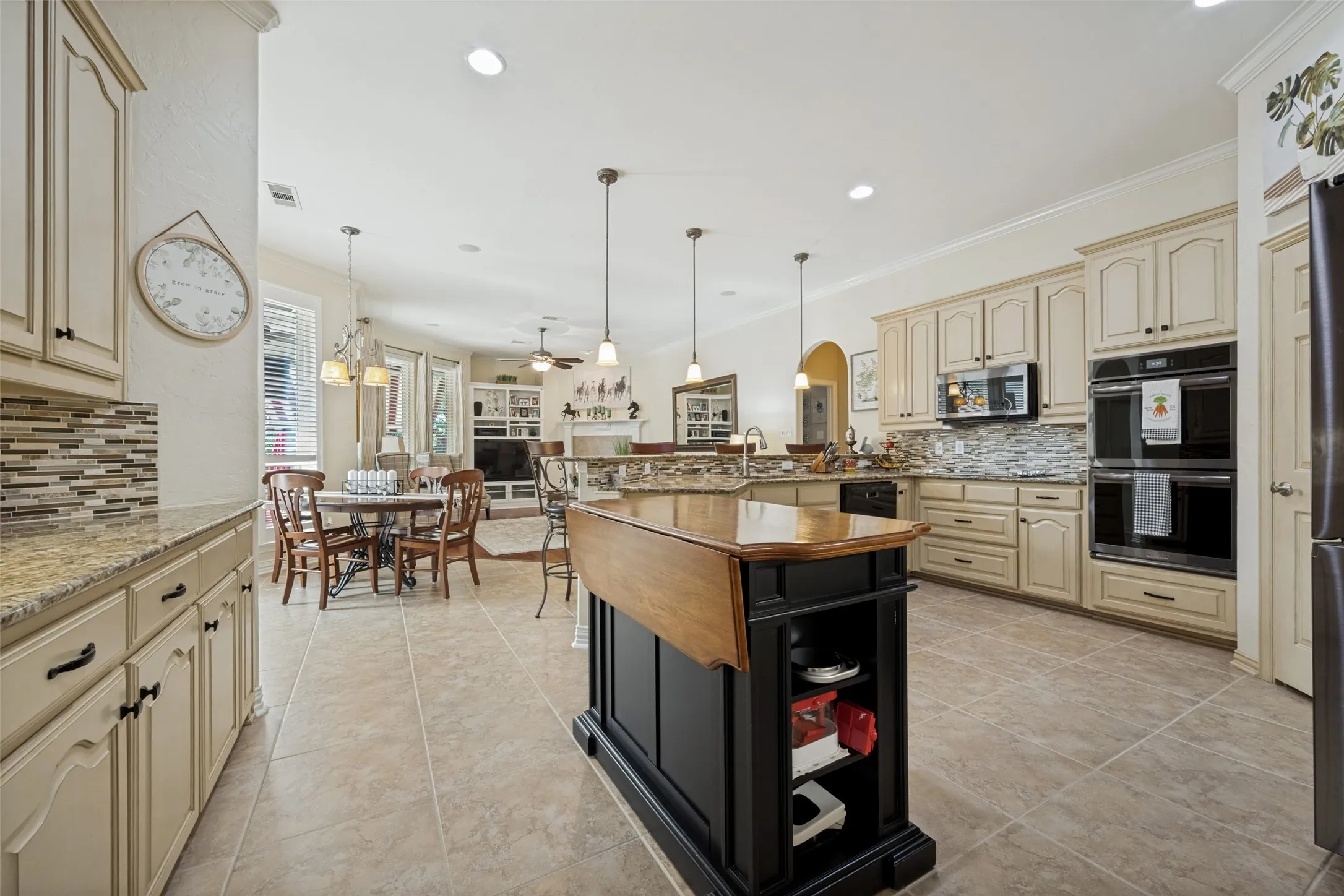 Single Family Residence For Sale in Denton County , 2300 High Pointe Drive, Corinth, Texas 76210, 4 Bedroom, 5 Bathroom, 3 Garage spaces, 3,434 Sqft, built in 2000, Price $695,000, mls#21341586, Real Estate Agent in Corinth, Homes For Sale in Denton county, Homes For Sale in Corinth, Realtor in Corinth Texas, Real Estate Brokerage Independent Realty Texas, Luminita Cordes Realtor