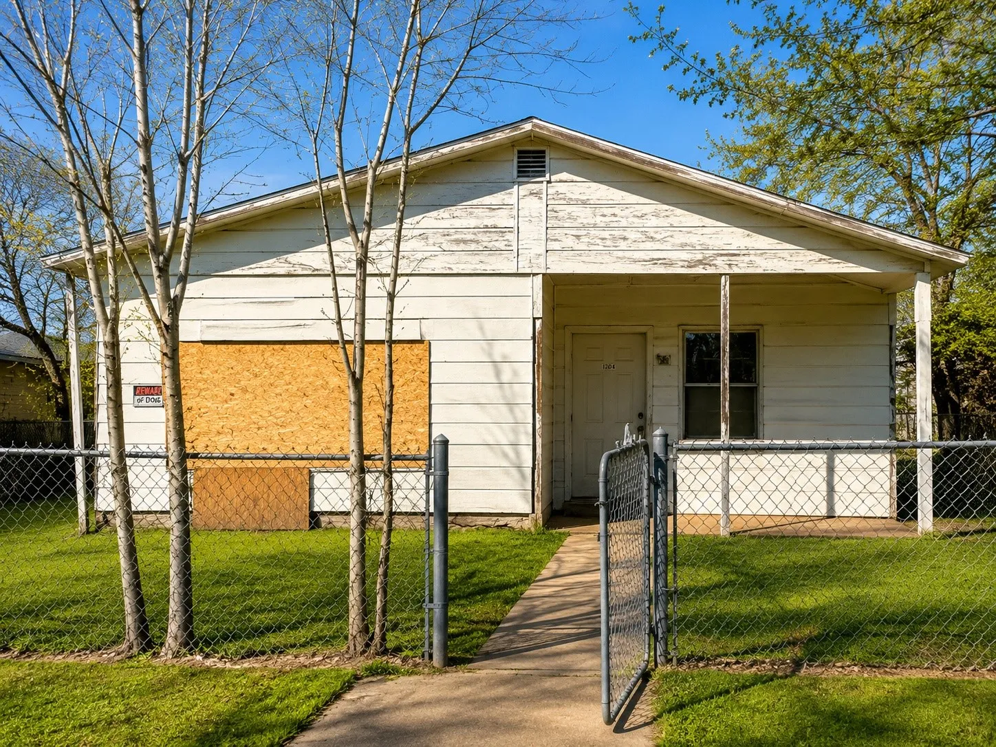 Single Family Residence For Sale in Wichita County , 1204 N 8th Street, Wichita Falls, Texas 76306, 2 Bedroom, 1 Bathroom, Garage spaces, 920 Sqft, built in 1920, mls#21340475, Real Estate Agent in Wichita Falls, Homes For Sale in Wichita county, Homes For Sale in Wichita Falls, Realtor in Wichita Falls Texas, Real Estate Brokerage Independent Realty Texas, Luminita Cordes Realtor