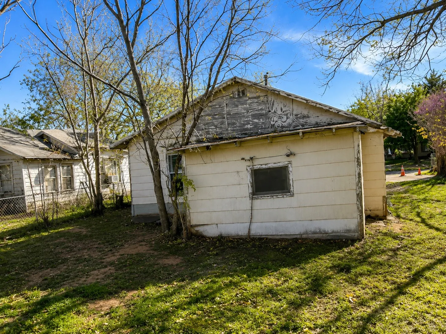Single Family Residence For Sale in Wichita County , 1204 N 8th Street, Wichita Falls, Texas 76306, 2 Bedroom, 1 Bathroom, Garage spaces, 920 Sqft, built in 1920, mls#21340475, Real Estate Agent in Wichita Falls, Homes For Sale in Wichita county, Homes For Sale in Wichita Falls, Realtor in Wichita Falls Texas, Real Estate Brokerage Independent Realty Texas, Luminita Cordes Realtor