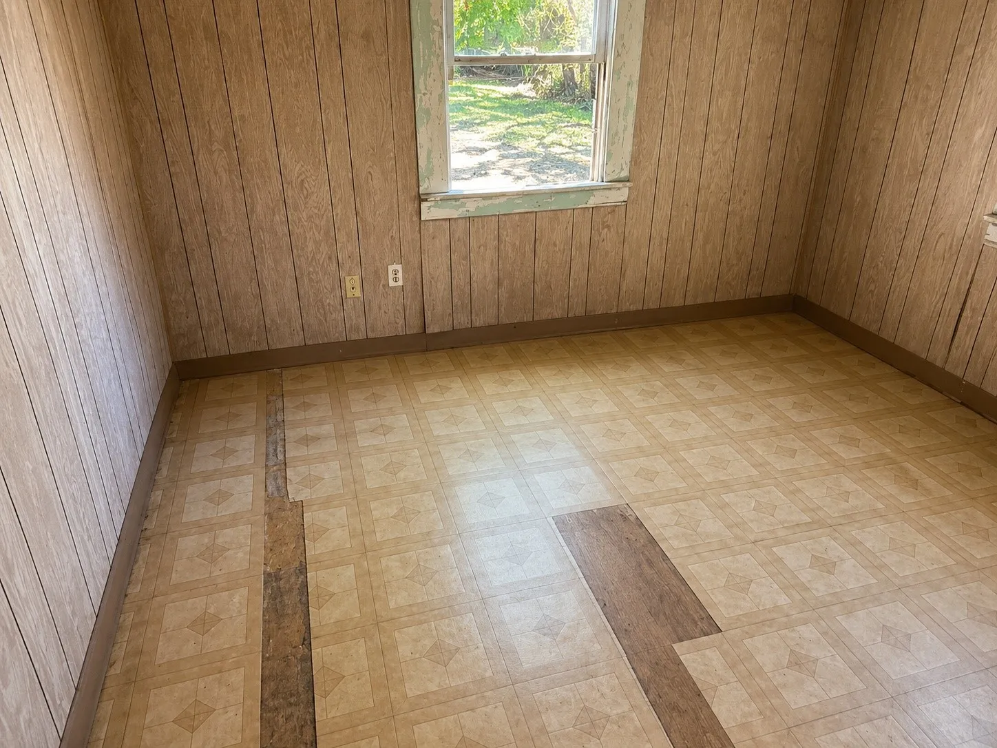 Single Family Residence For Sale in Wichita County , 1204 N 8th Street, Wichita Falls, Texas 76306, 2 Bedroom, 1 Bathroom, Garage spaces, 920 Sqft, built in 1920, mls#21340475, Real Estate Agent in Wichita Falls, Homes For Sale in Wichita county, Homes For Sale in Wichita Falls, Realtor in Wichita Falls Texas, Real Estate Brokerage Independent Realty Texas, Luminita Cordes Realtor
