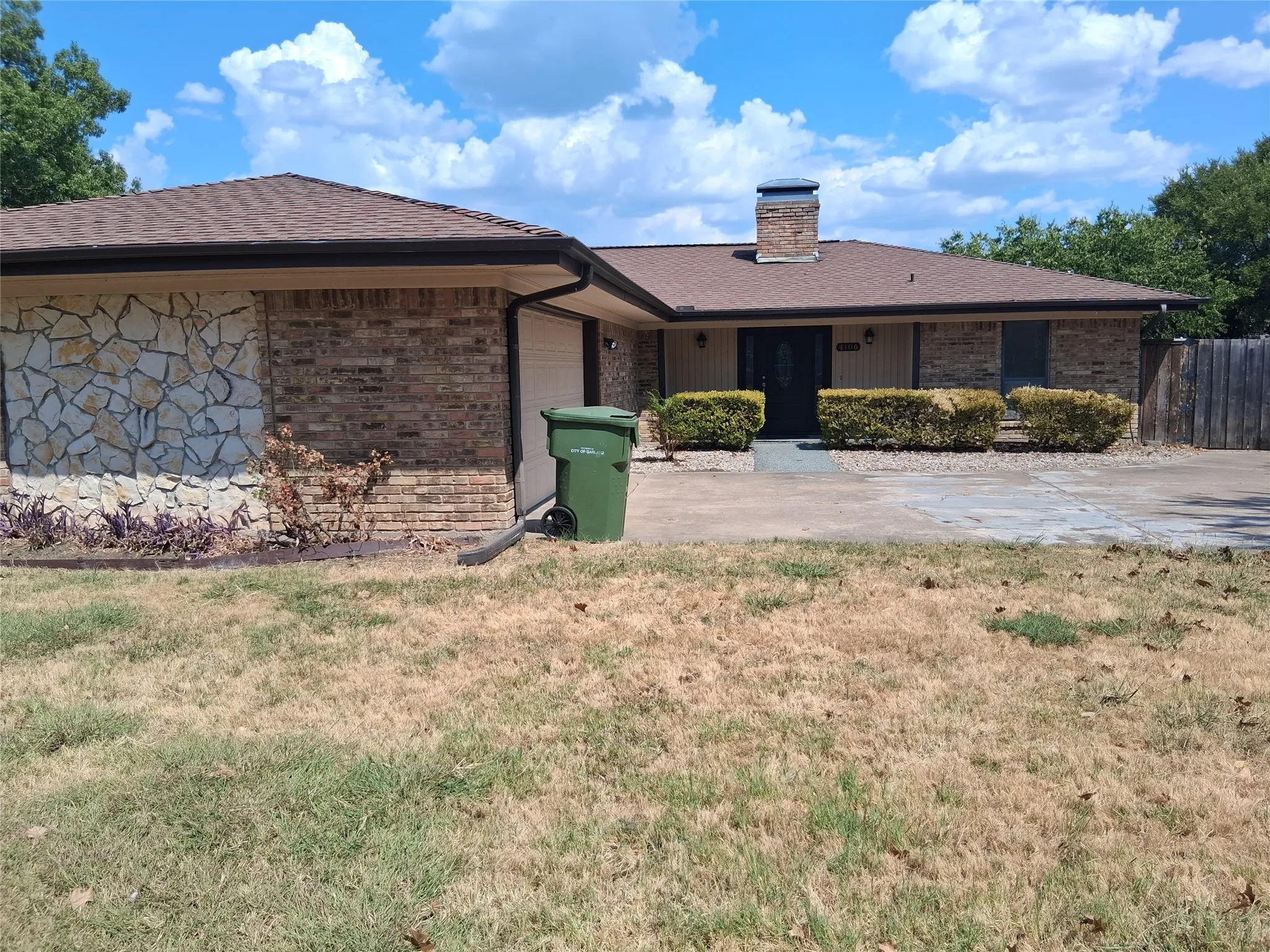 Single Family Residence For Rent in Dallas County , 4106 Cedar Creek Drive, Garland, Texas 75043, 3 Bedroom, 2 Bathroom, 2 Garage spaces, 1,612 Sqft, built in 1975, mls#21341681, Real Estate Agent in Garland, Homes For Rent in Dallas county, Homes For Rent in Garland, Realtor in Garland Texas, Real Estate Brokerage Independent Realty Texas, Luminita Cordes Realtor