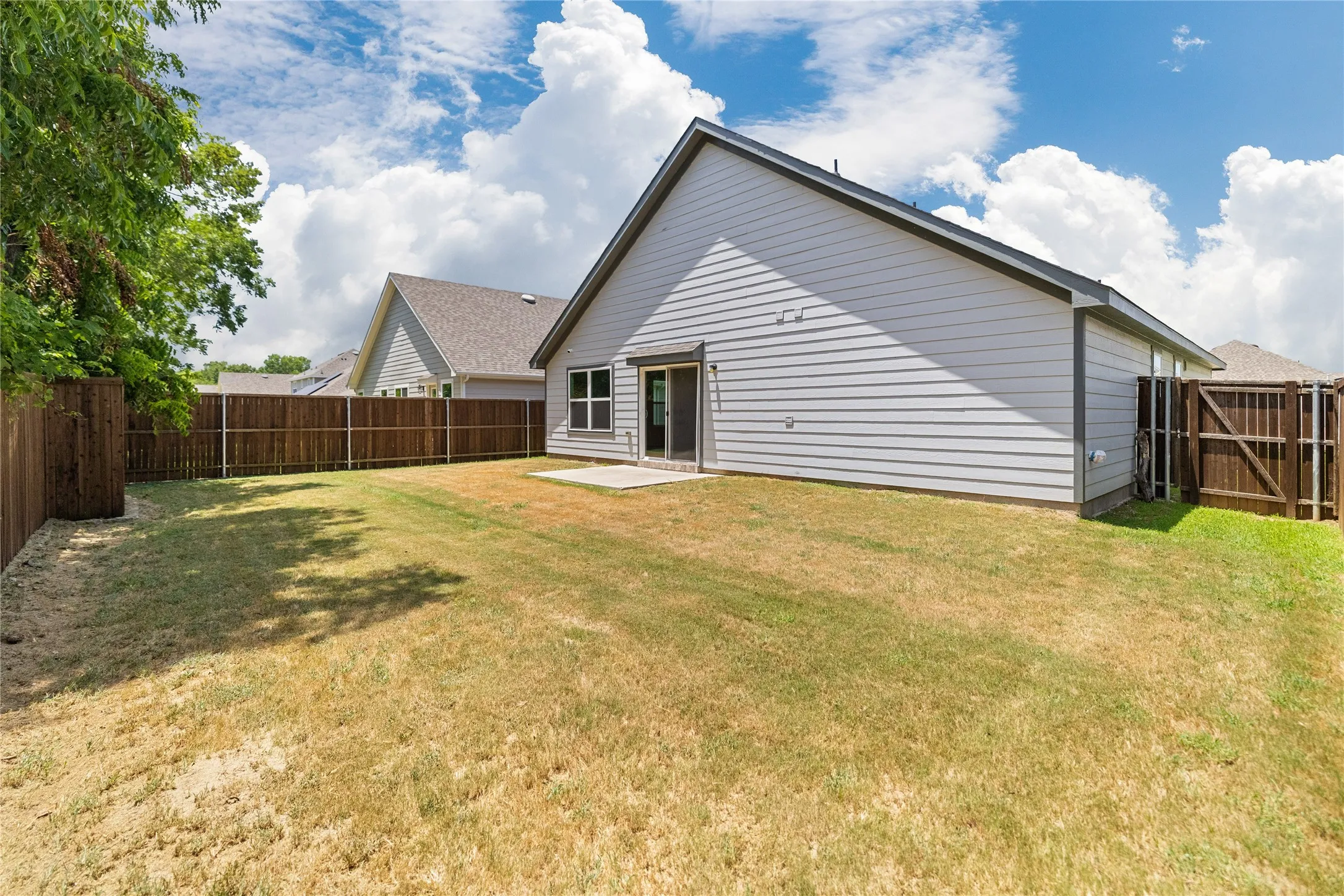 Single Family Residence For Sale in Kaufman County , 115 Rock Creek, Terrell, Texas 75160, 3 Bedroom, 2 Bathroom, 2 Garage spaces, 1,305 Sqft, built in 2022, mls#21340072, Real Estate Agent in Terrell, Homes For Sale in Kaufman county, Homes For Sale in Terrell, Realtor in Terrell Texas, Real Estate Brokerage Independent Realty Texas, Luminita Cordes Realtor