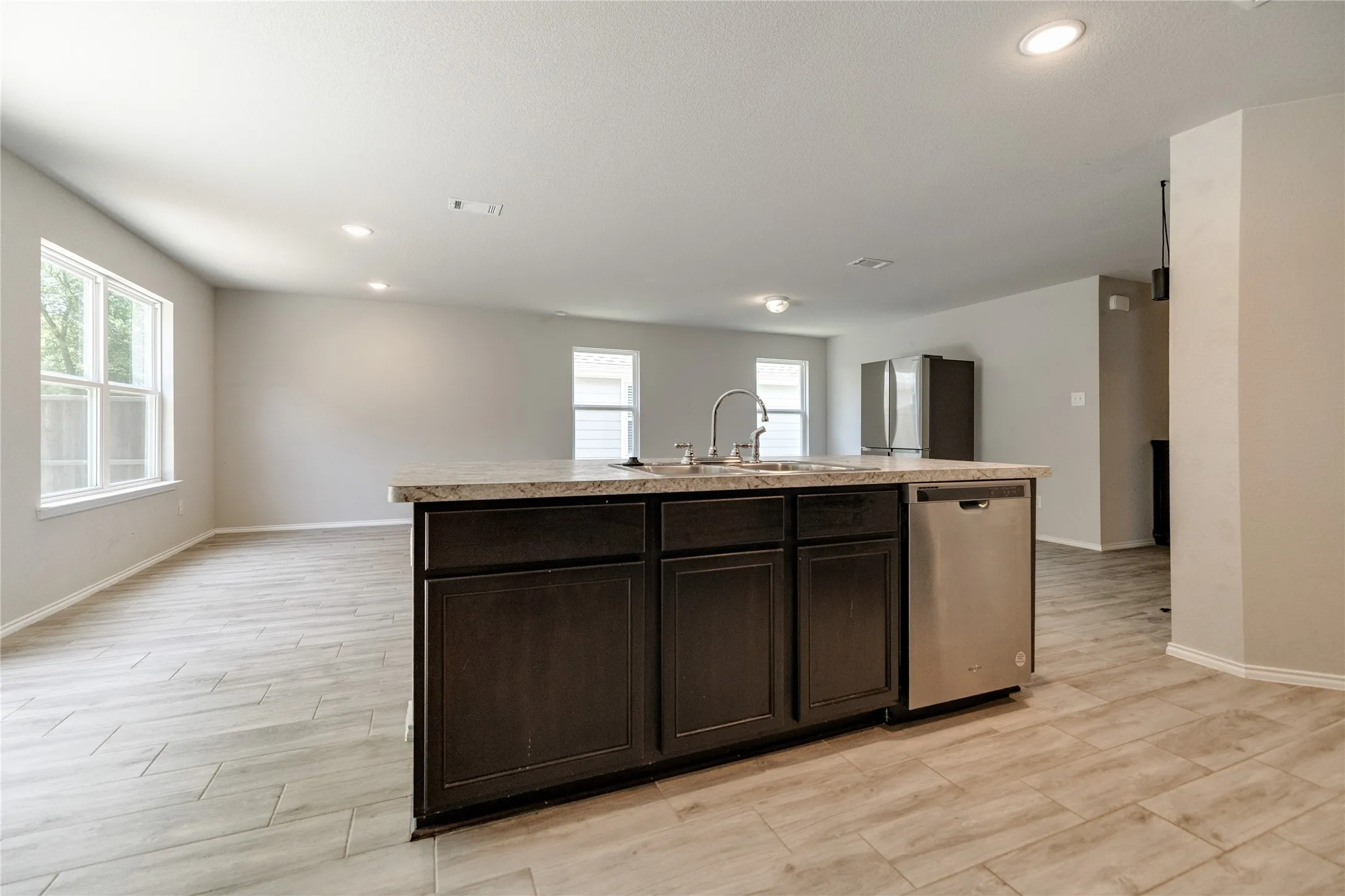 Single Family Residence For Sale in Kaufman County , 115 Rock Creek, Terrell, Texas 75160, 3 Bedroom, 2 Bathroom, 2 Garage spaces, 1,305 Sqft, built in 2022, mls#21340072, Real Estate Agent in Terrell, Homes For Sale in Kaufman county, Homes For Sale in Terrell, Realtor in Terrell Texas, Real Estate Brokerage Independent Realty Texas, Luminita Cordes Realtor
