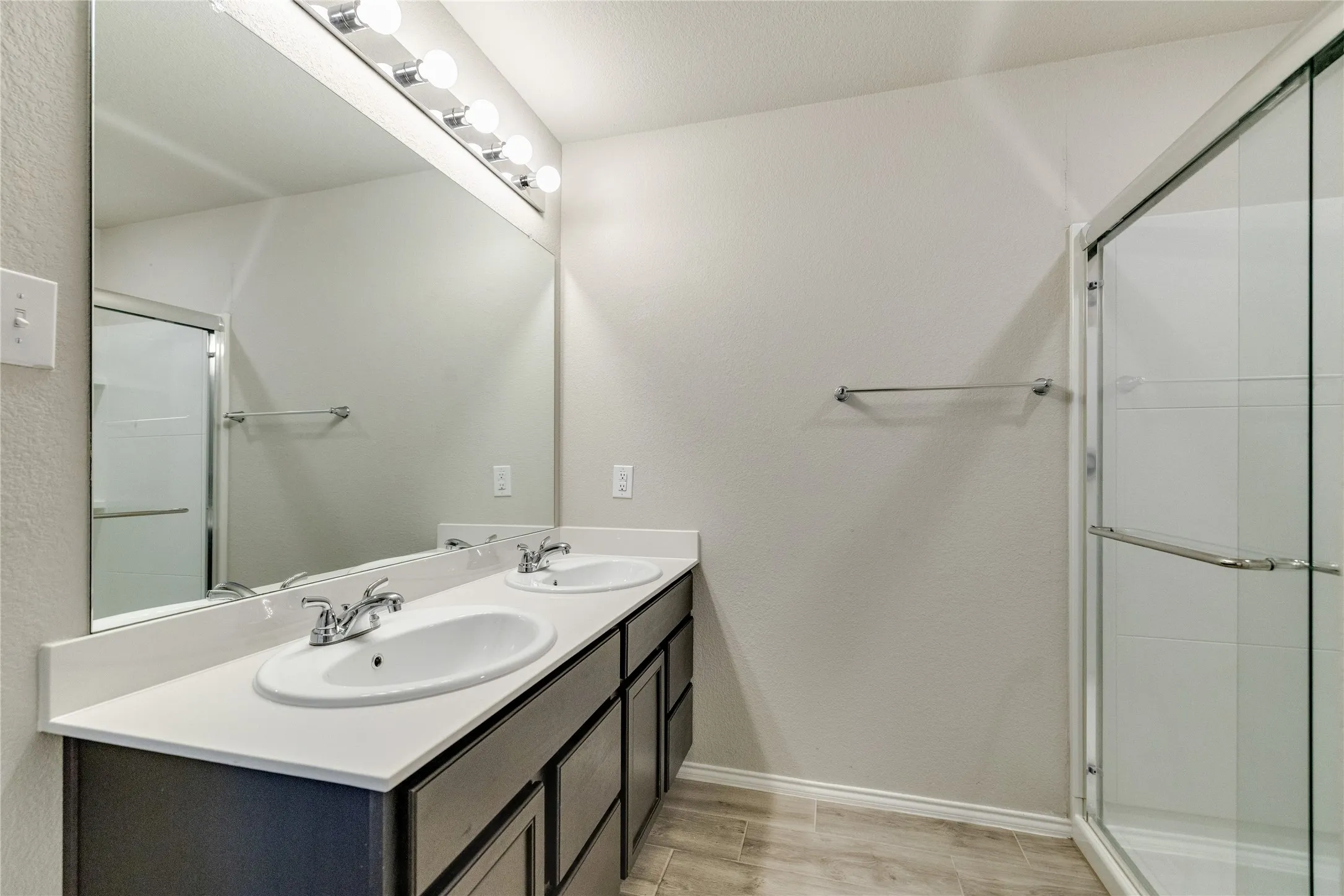 Single Family Residence For Sale in Kaufman County , 115 Rock Creek, Terrell, Texas 75160, 3 Bedroom, 2 Bathroom, 2 Garage spaces, 1,305 Sqft, built in 2022, mls#21340072, Real Estate Agent in Terrell, Homes For Sale in Kaufman county, Homes For Sale in Terrell, Realtor in Terrell Texas, Real Estate Brokerage Independent Realty Texas, Luminita Cordes Realtor