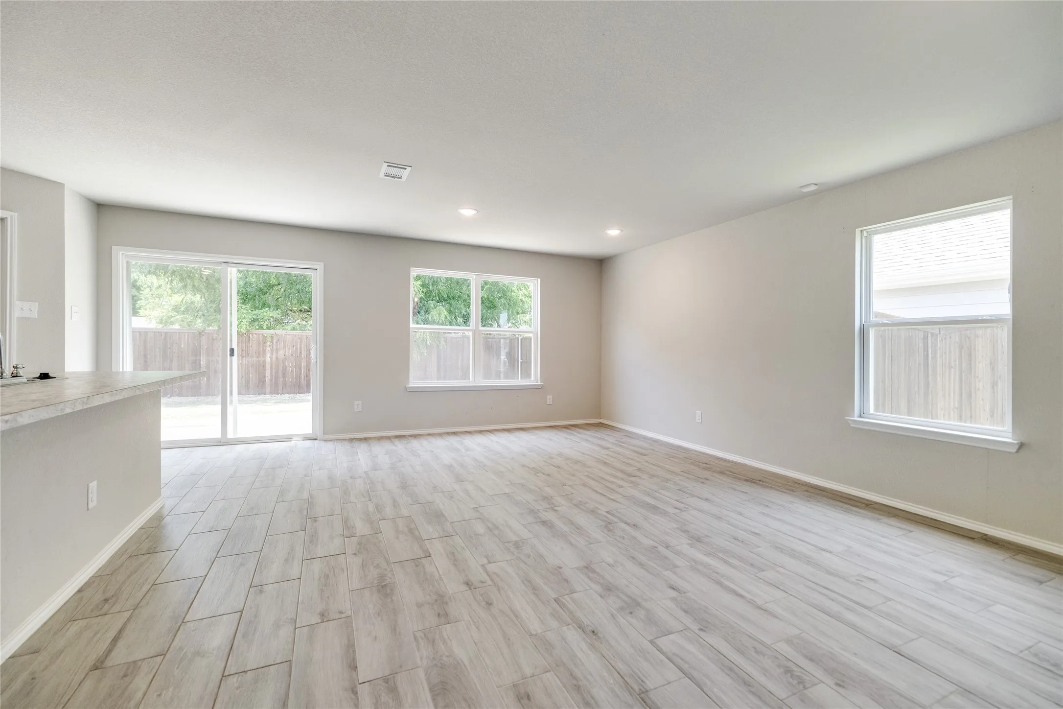 Single Family Residence For Sale in Kaufman County , 115 Rock Creek, Terrell, Texas 75160, 3 Bedroom, 2 Bathroom, 2 Garage spaces, 1,305 Sqft, built in 2022, mls#21340072, Real Estate Agent in Terrell, Homes For Sale in Kaufman county, Homes For Sale in Terrell, Realtor in Terrell Texas, Real Estate Brokerage Independent Realty Texas, Luminita Cordes Realtor