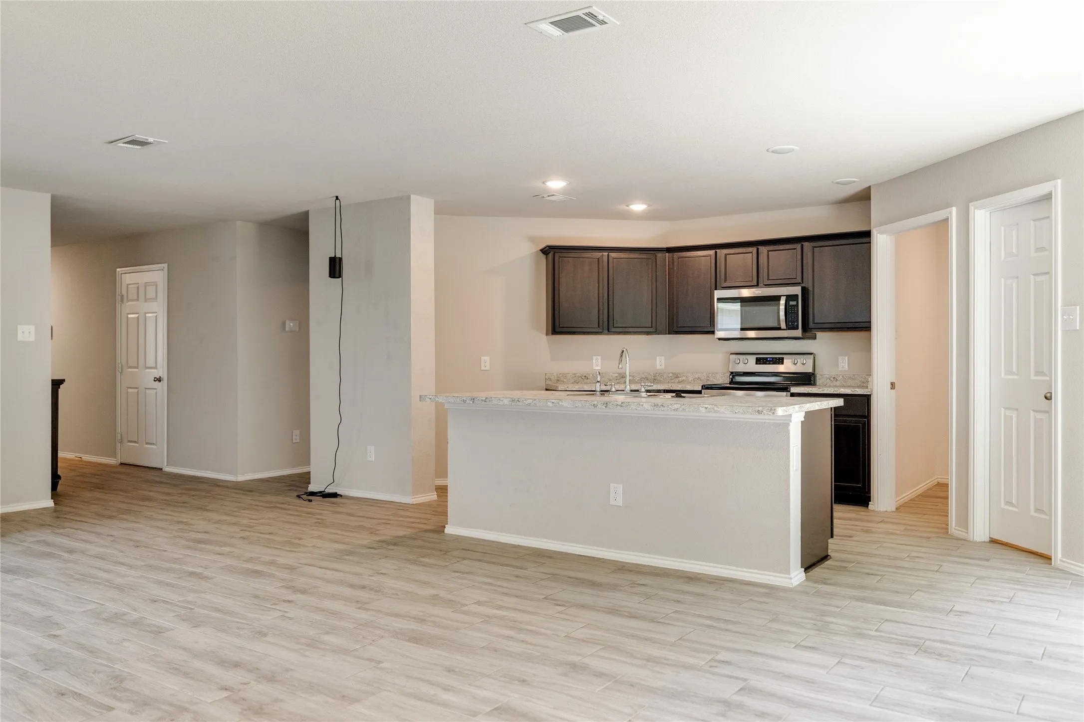 Single Family Residence For Sale in Kaufman County , 115 Rock Creek, Terrell, Texas 75160, 3 Bedroom, 2 Bathroom, 2 Garage spaces, 1,305 Sqft, built in 2022, mls#21340072, Real Estate Agent in Terrell, Homes For Sale in Kaufman county, Homes For Sale in Terrell, Realtor in Terrell Texas, Real Estate Brokerage Independent Realty Texas, Luminita Cordes Realtor